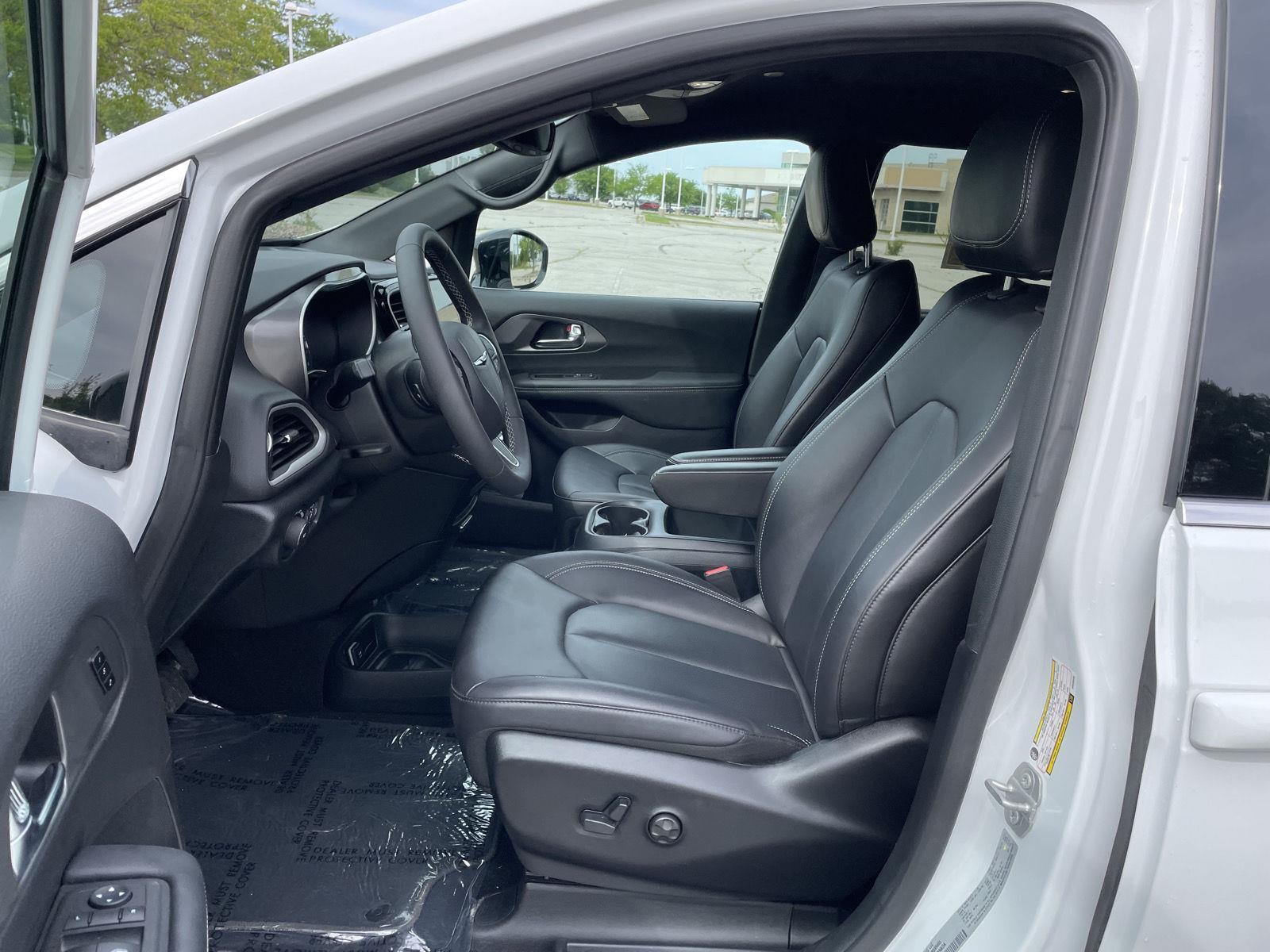 Vehicle photo 17