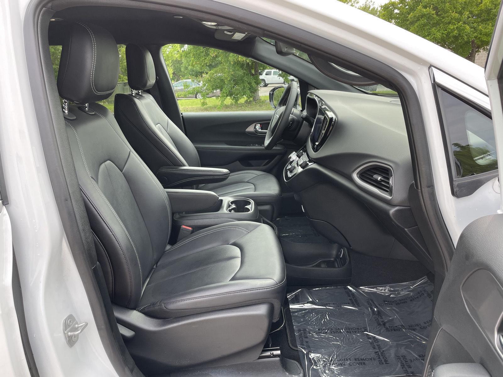 Vehicle photo 19