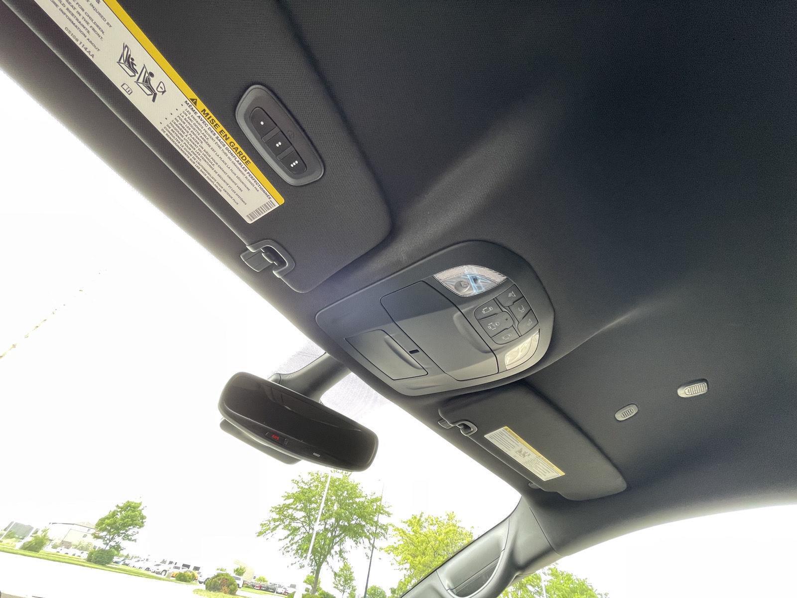 Vehicle photo 22
