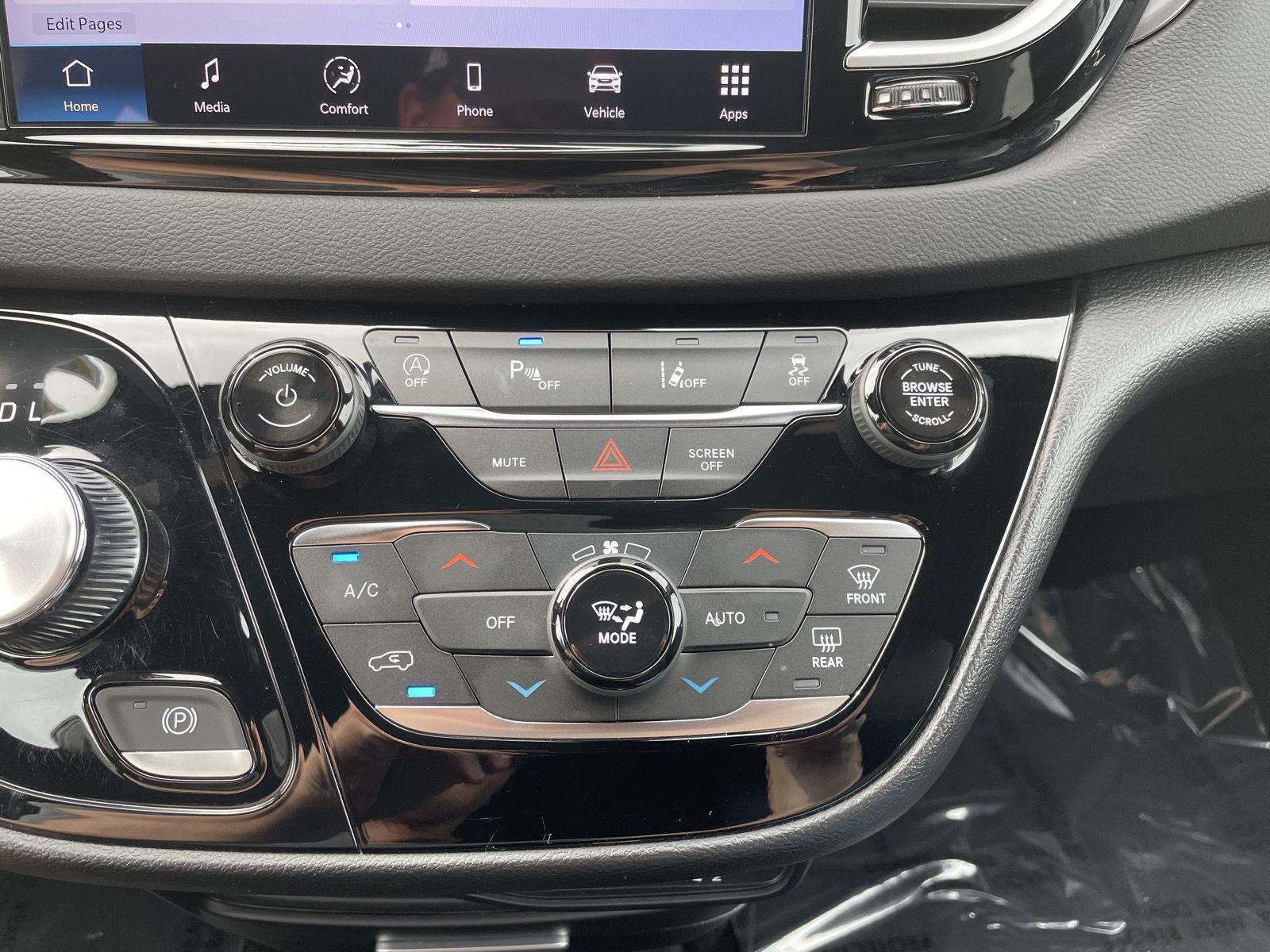 Vehicle photo 26