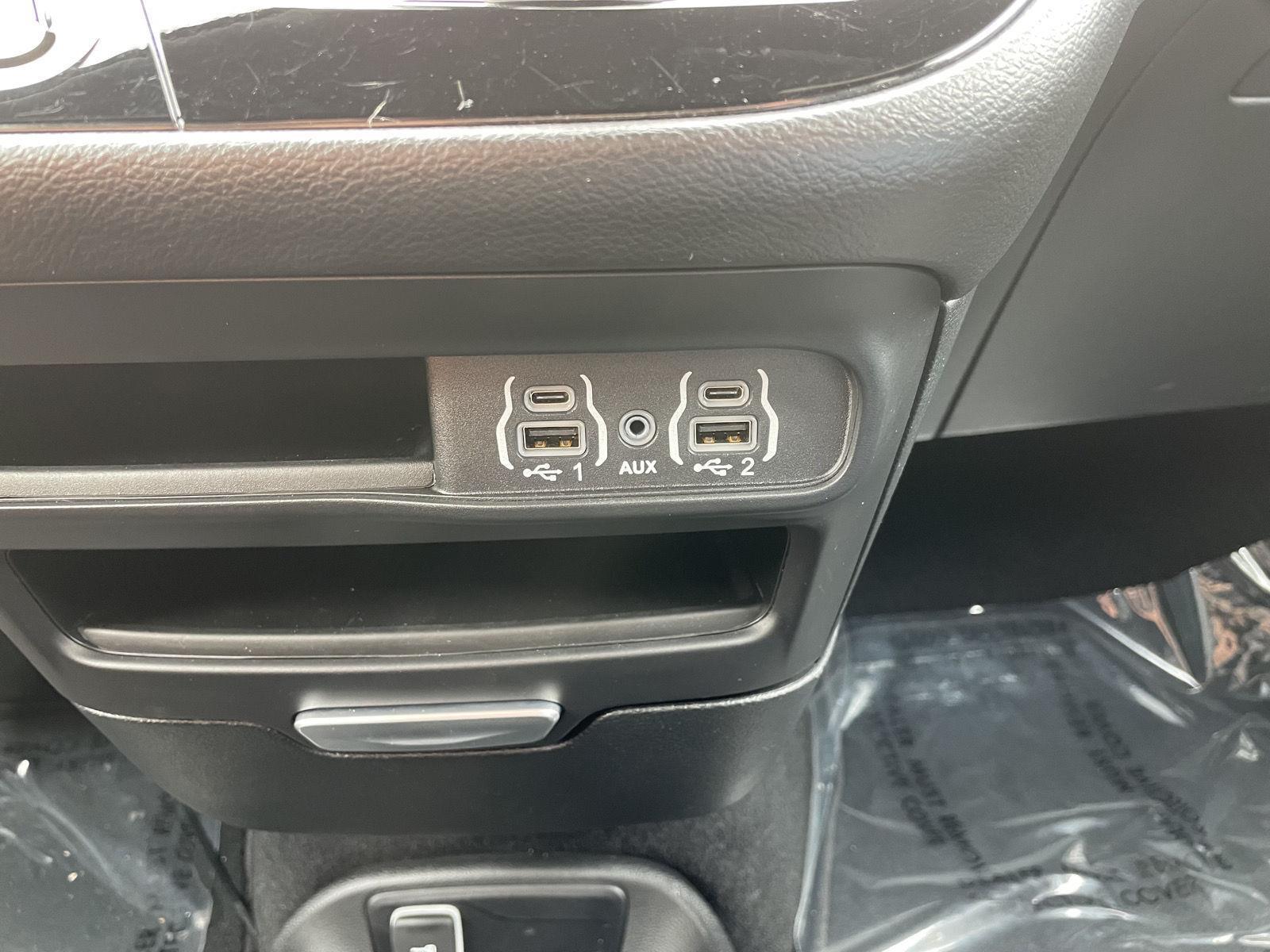 Vehicle photo 28