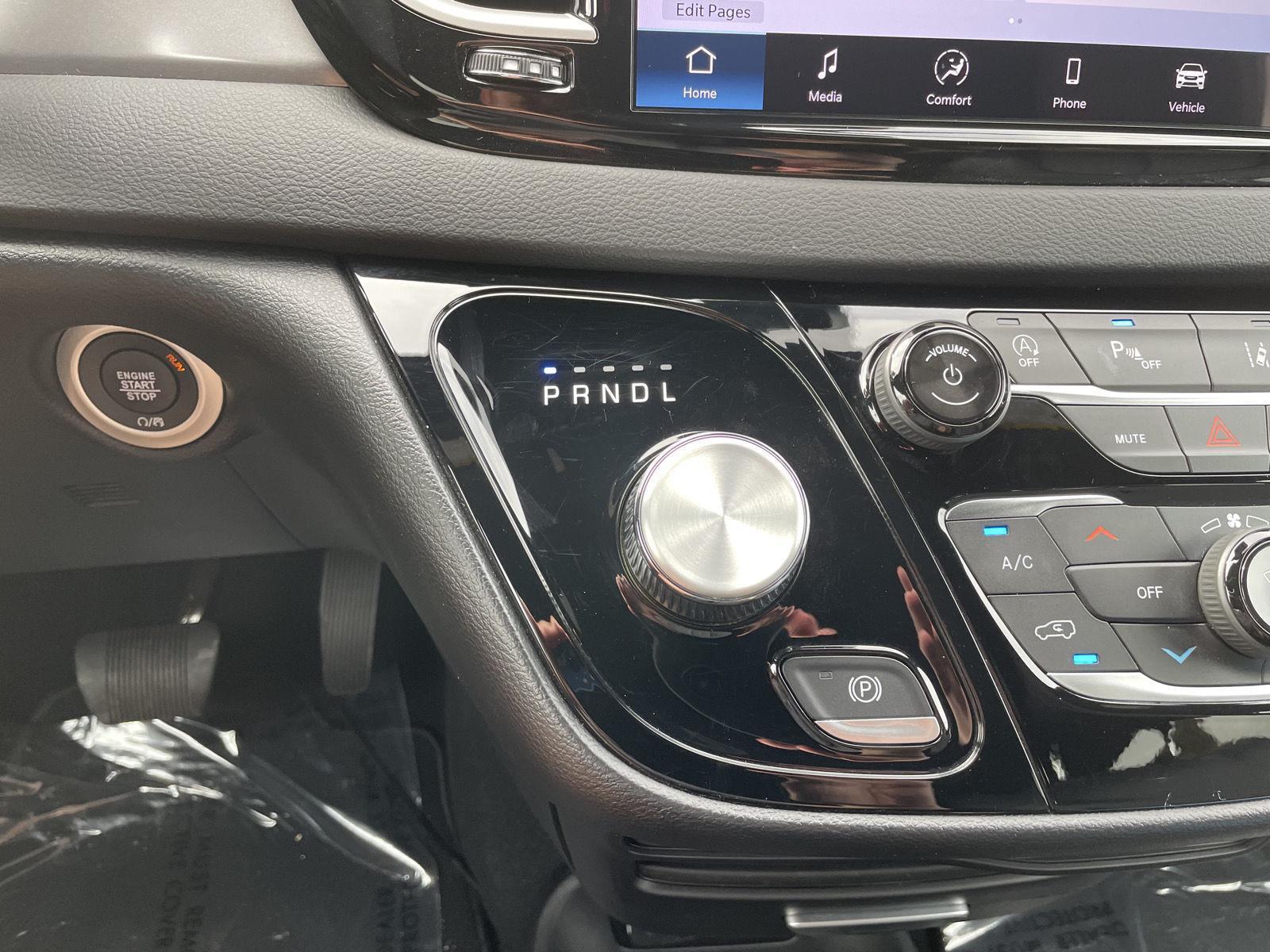 Vehicle photo 30