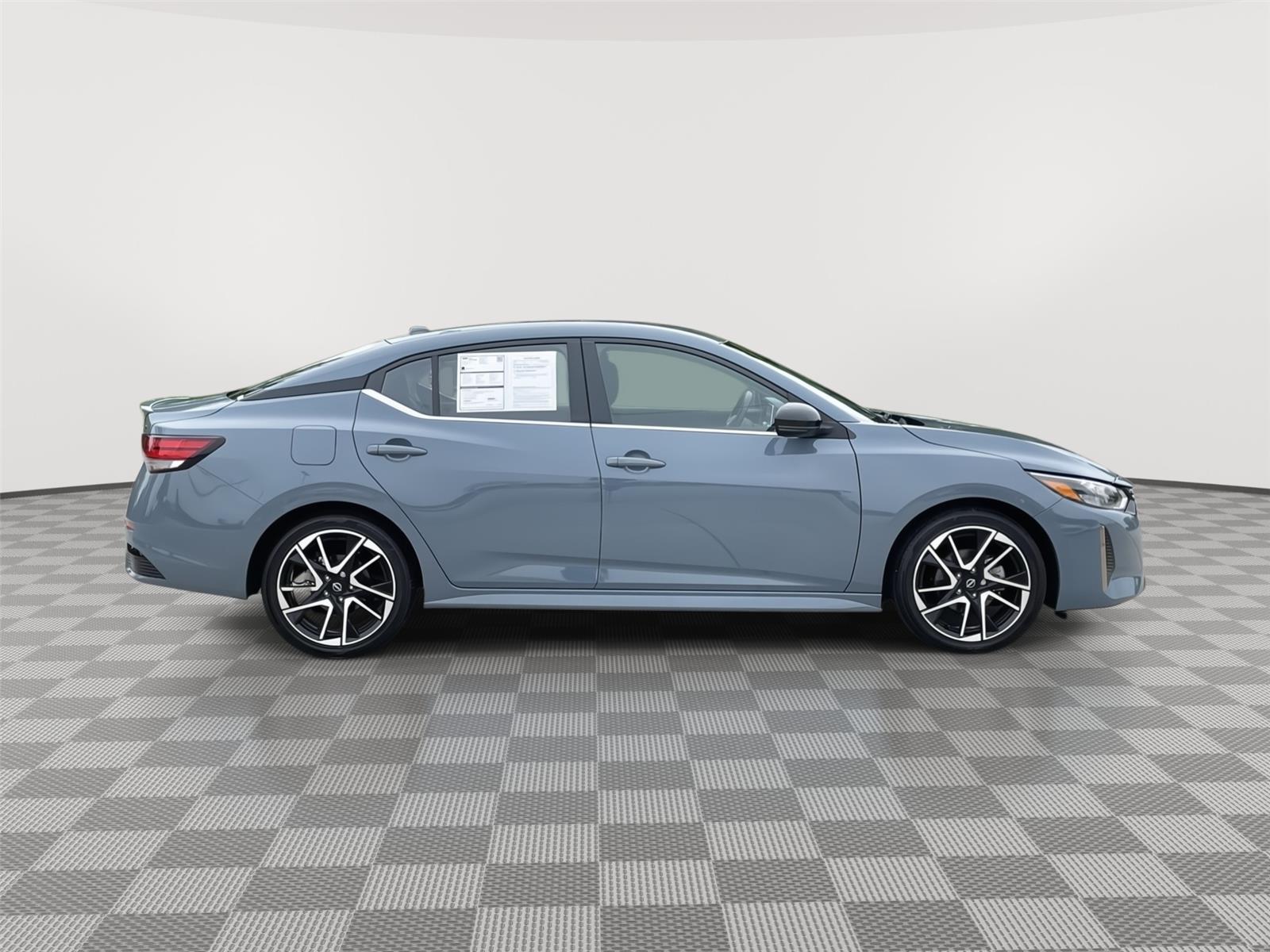 Vehicle photo 6