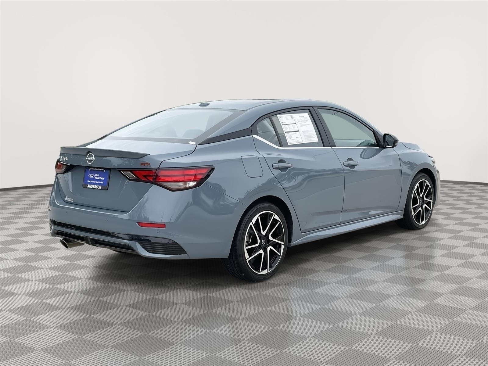 Vehicle photo 7