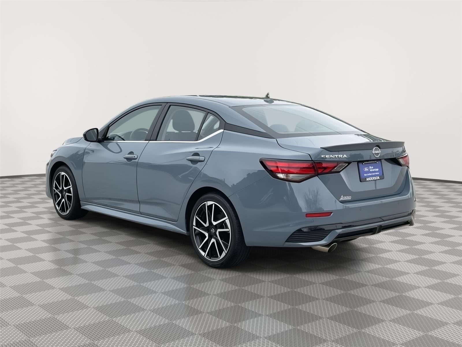 Vehicle photo 9