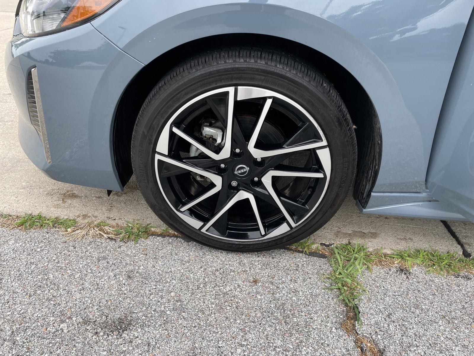 Vehicle photo 10