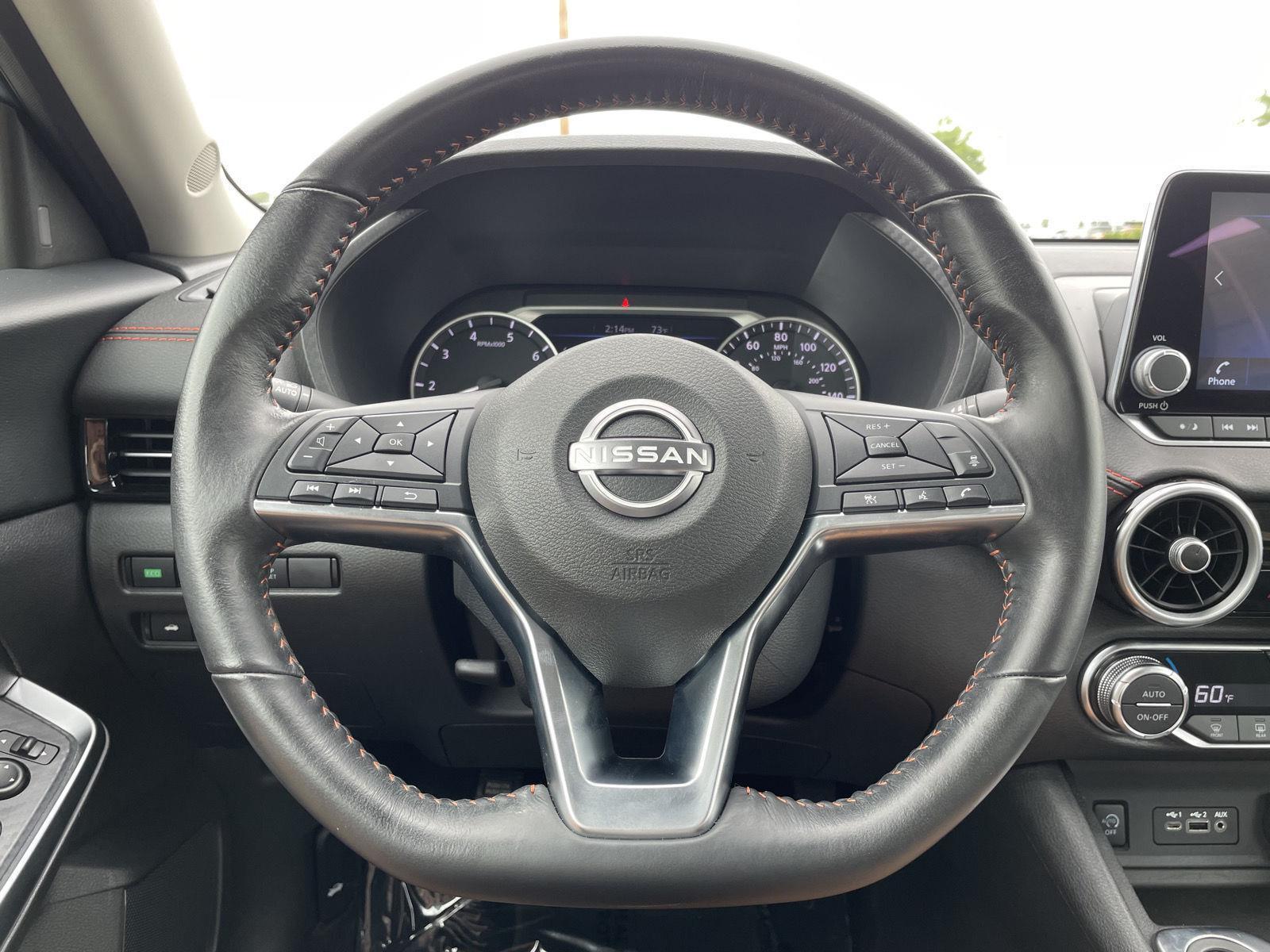 Vehicle photo 12
