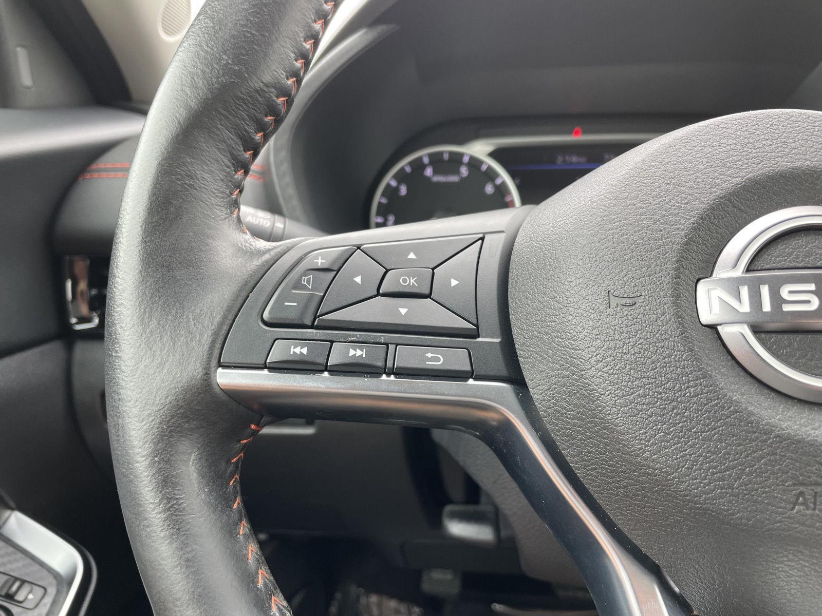 Vehicle photo 13