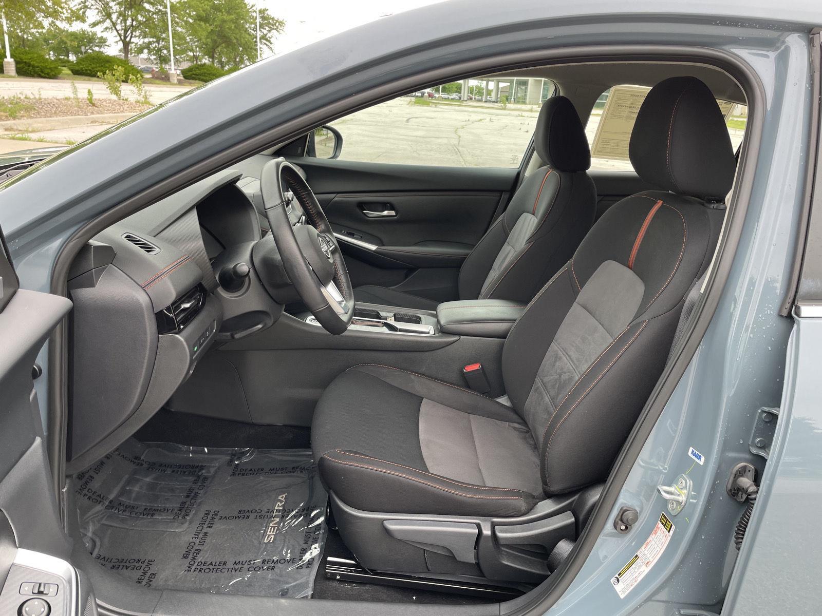 Vehicle photo 17