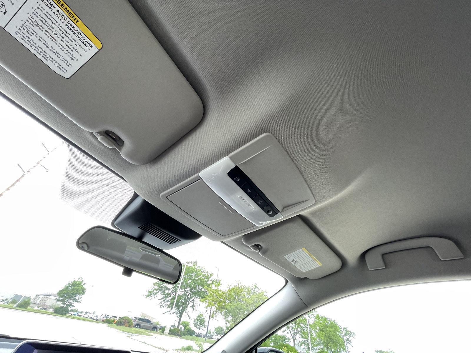 Vehicle photo 21