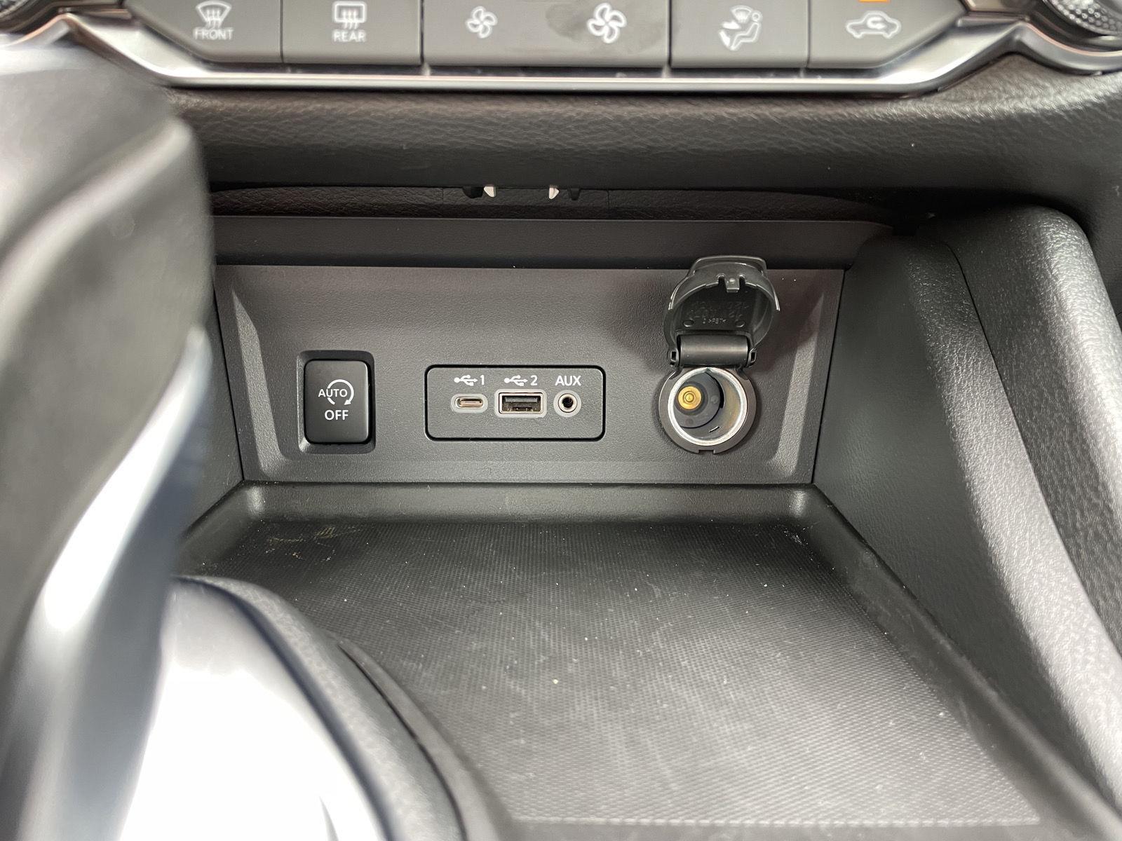 Vehicle photo 28