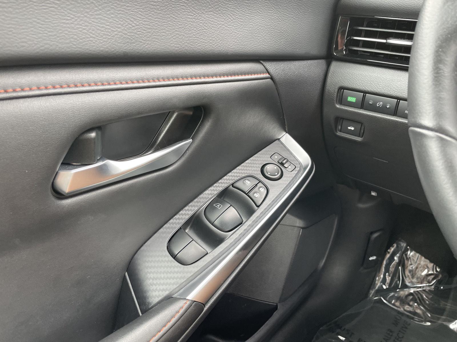 Vehicle photo 29