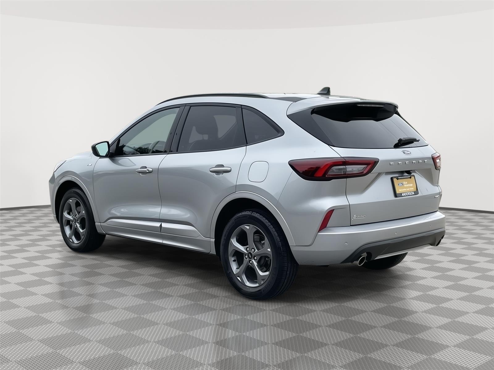 Vehicle photo 9