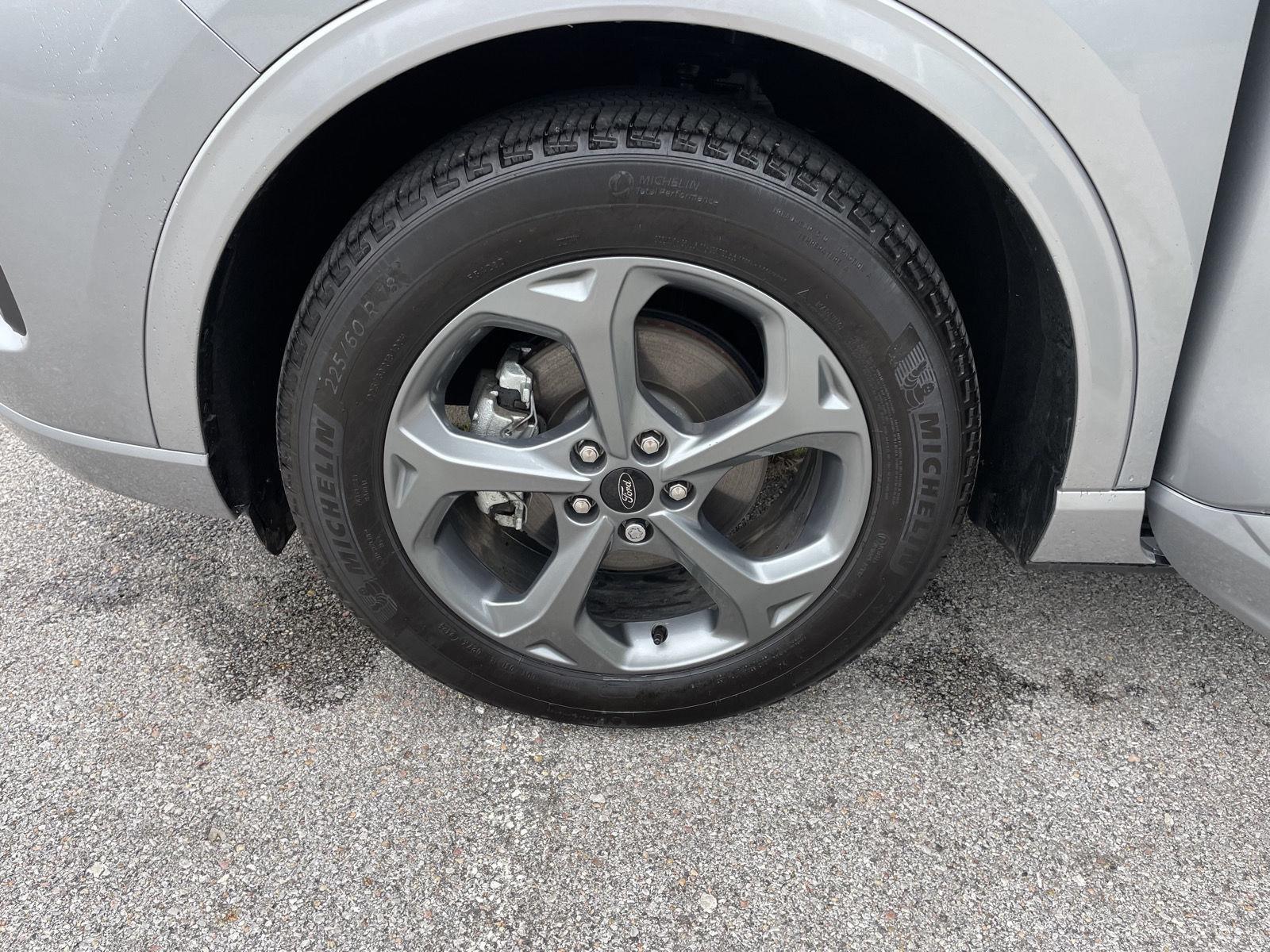 Vehicle photo 10