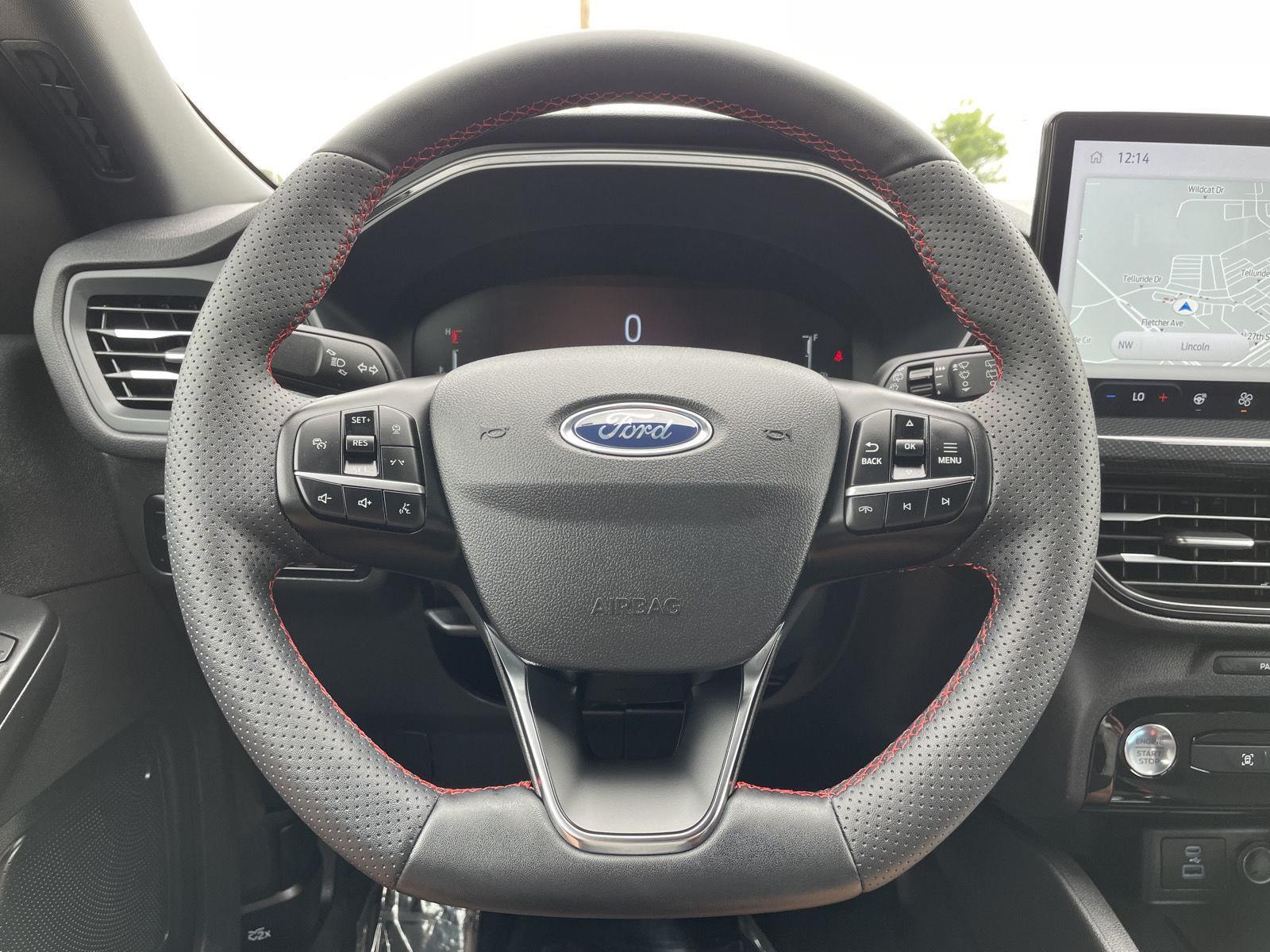 Vehicle photo 12