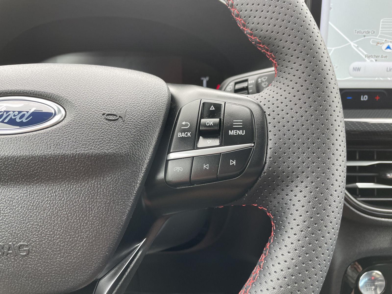 Vehicle photo 14