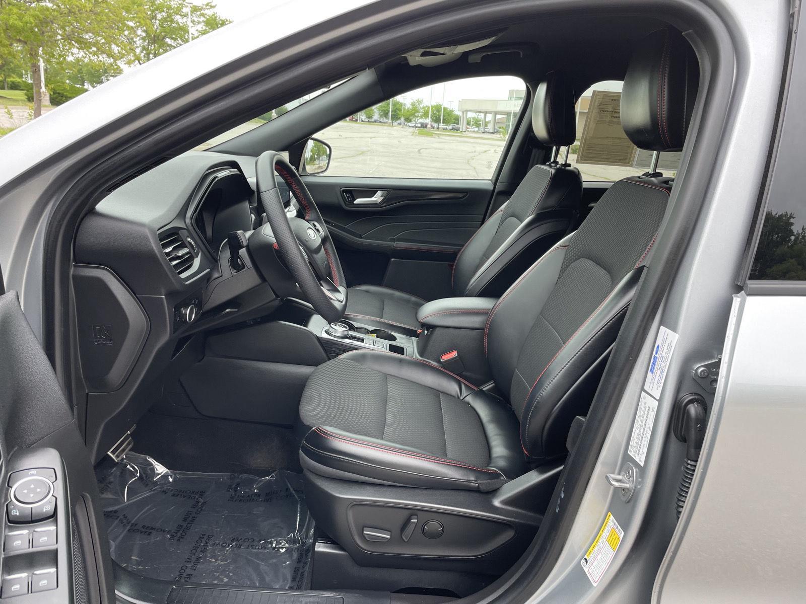 Vehicle photo 17