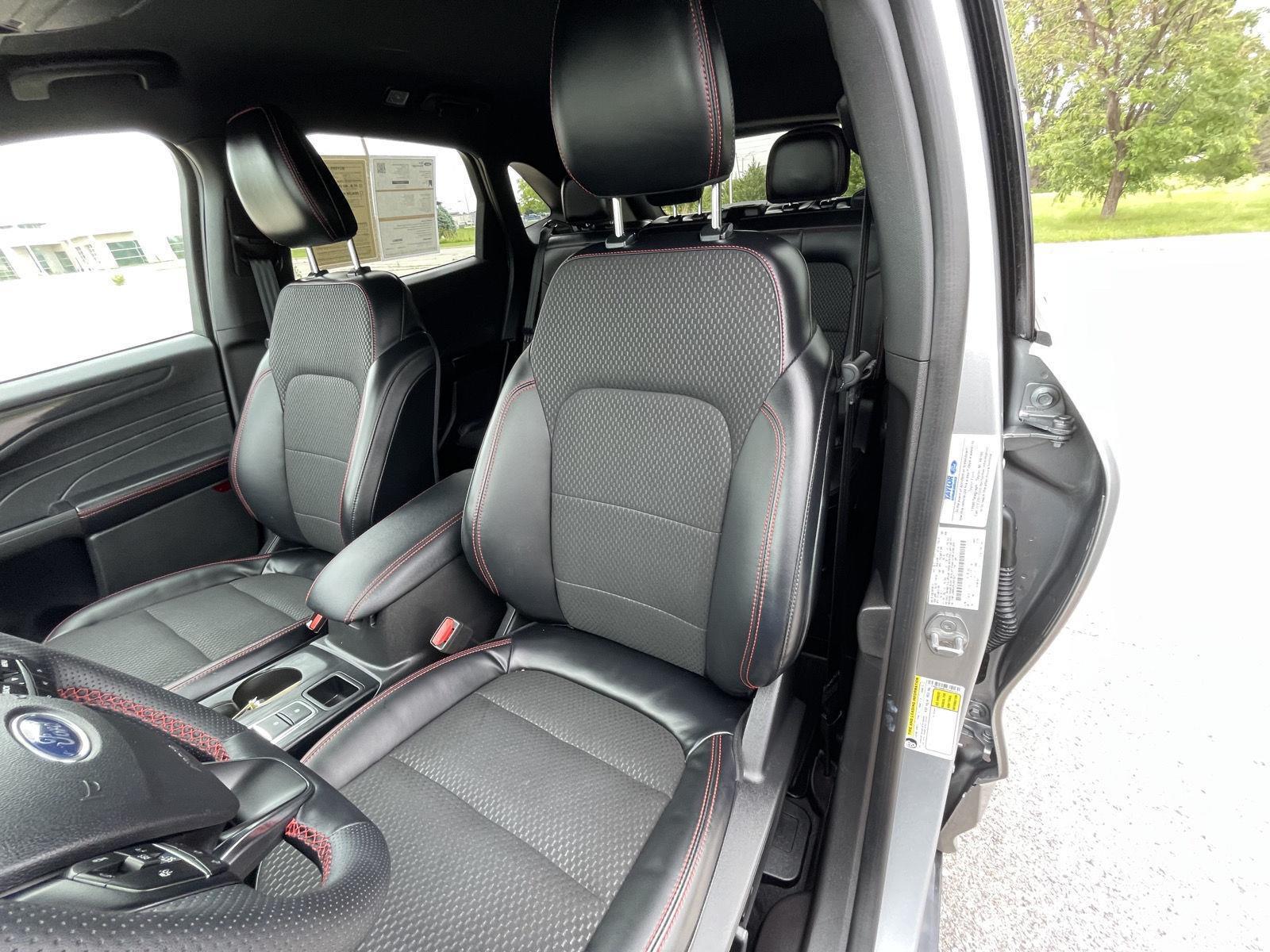 Vehicle photo 18
