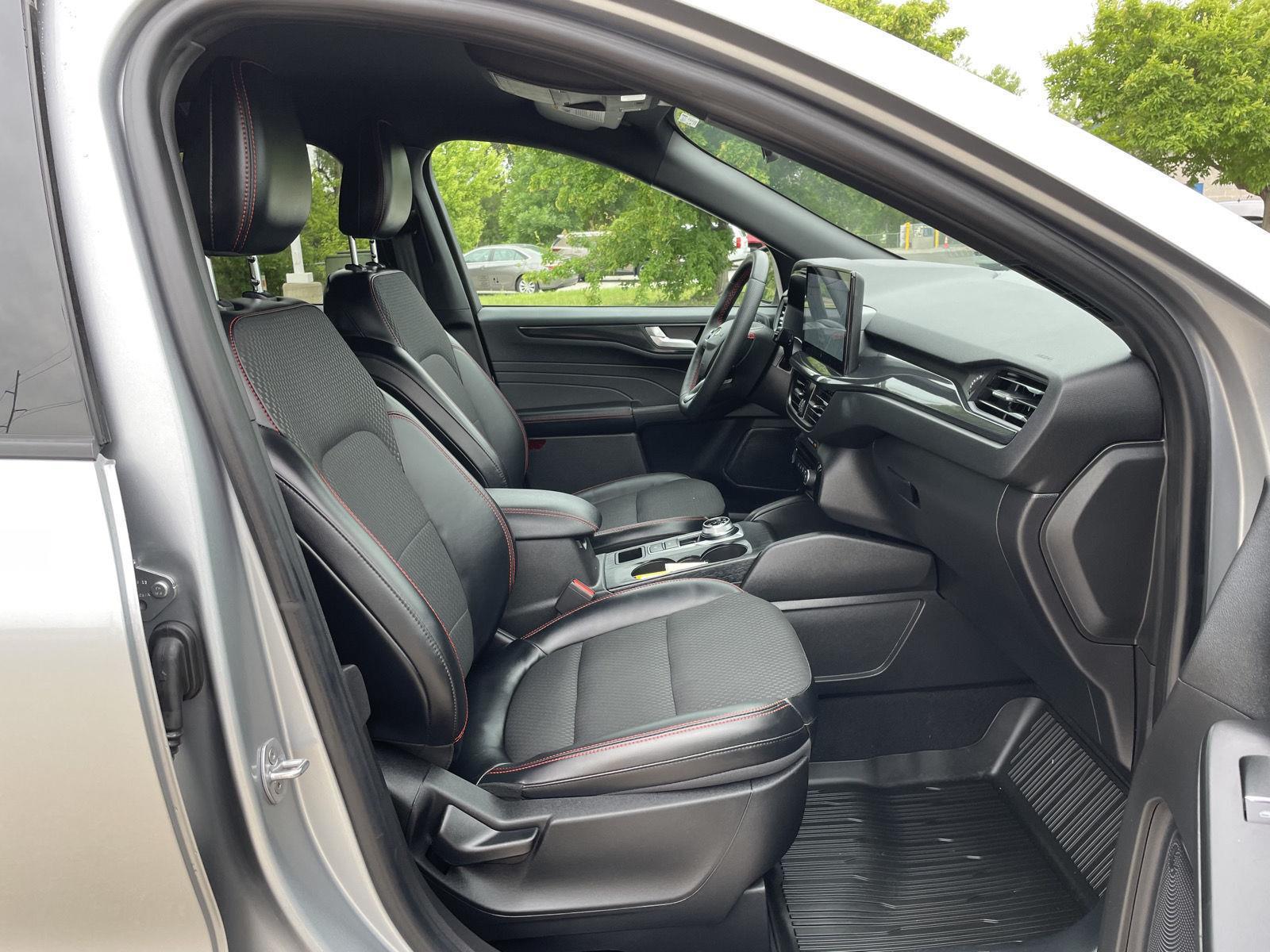 Vehicle photo 19