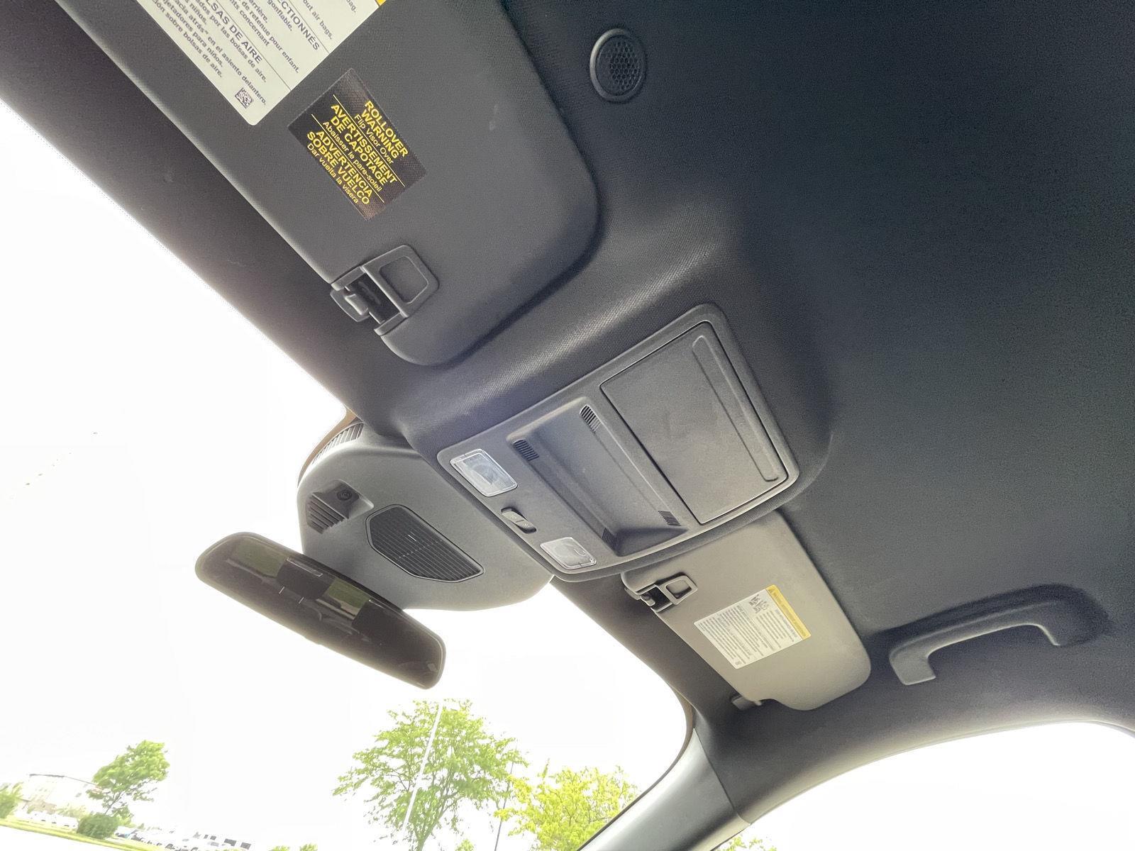 Vehicle photo 21