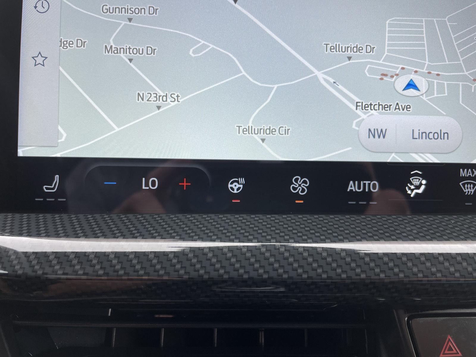 Vehicle photo 26