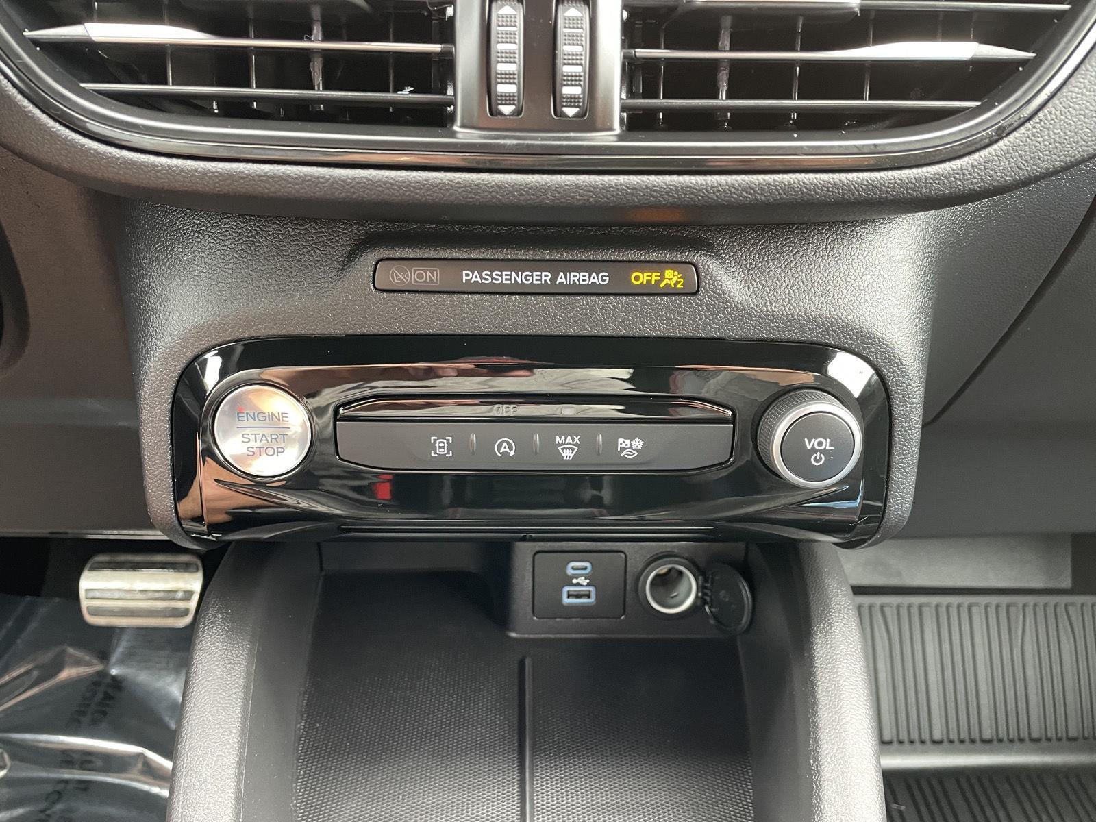Vehicle photo 27