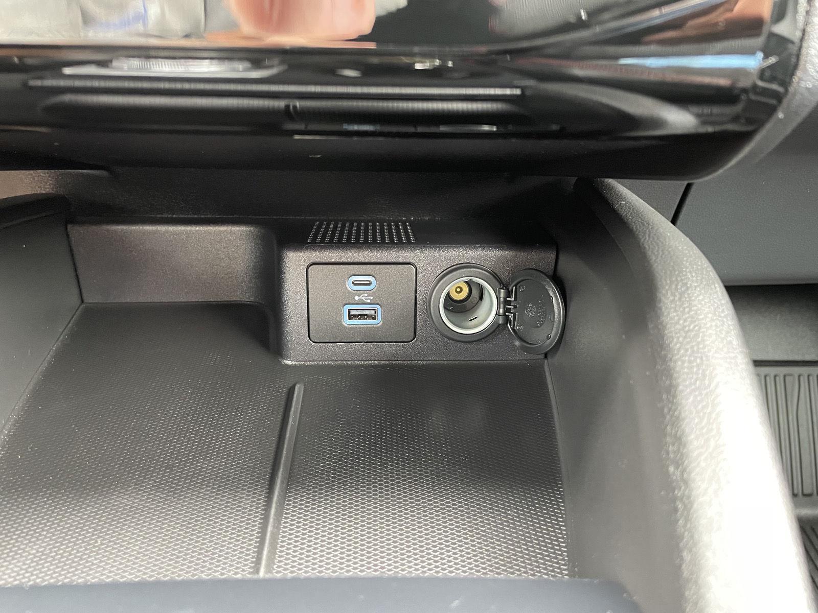 Vehicle photo 28