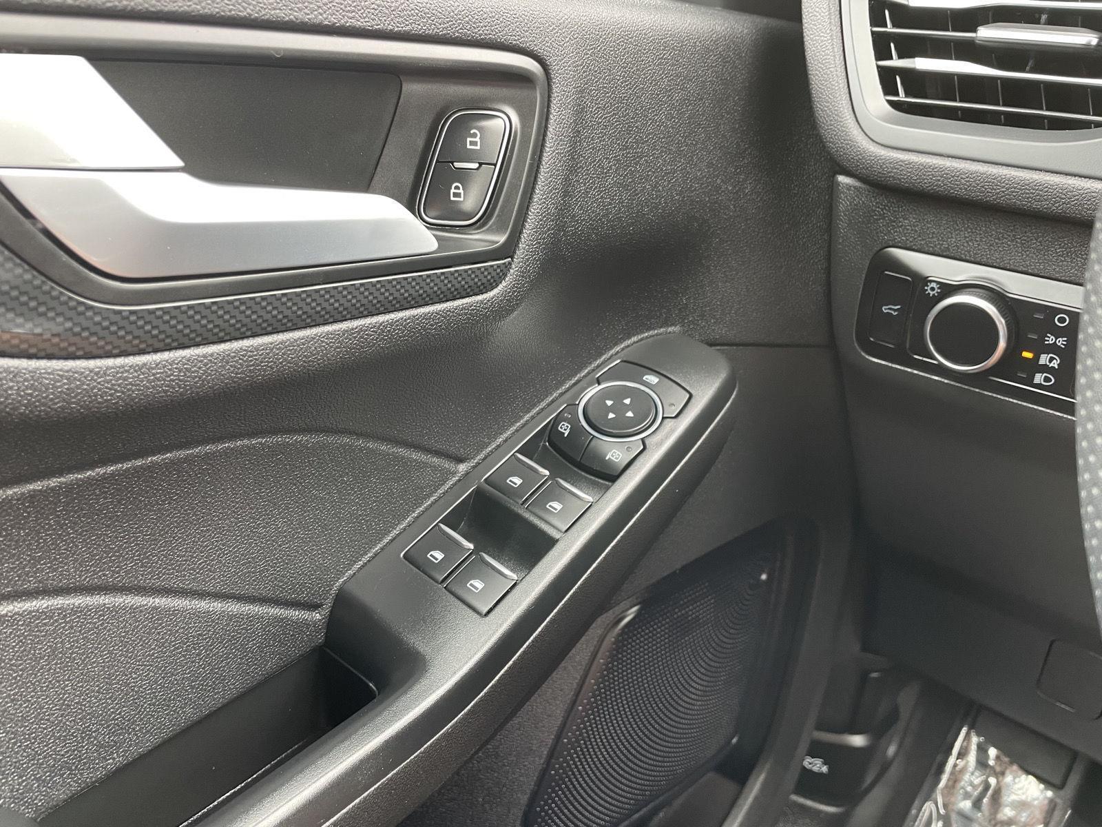 Vehicle photo 29