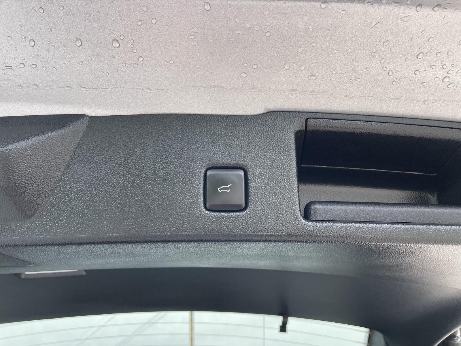Vehicle photo 36
