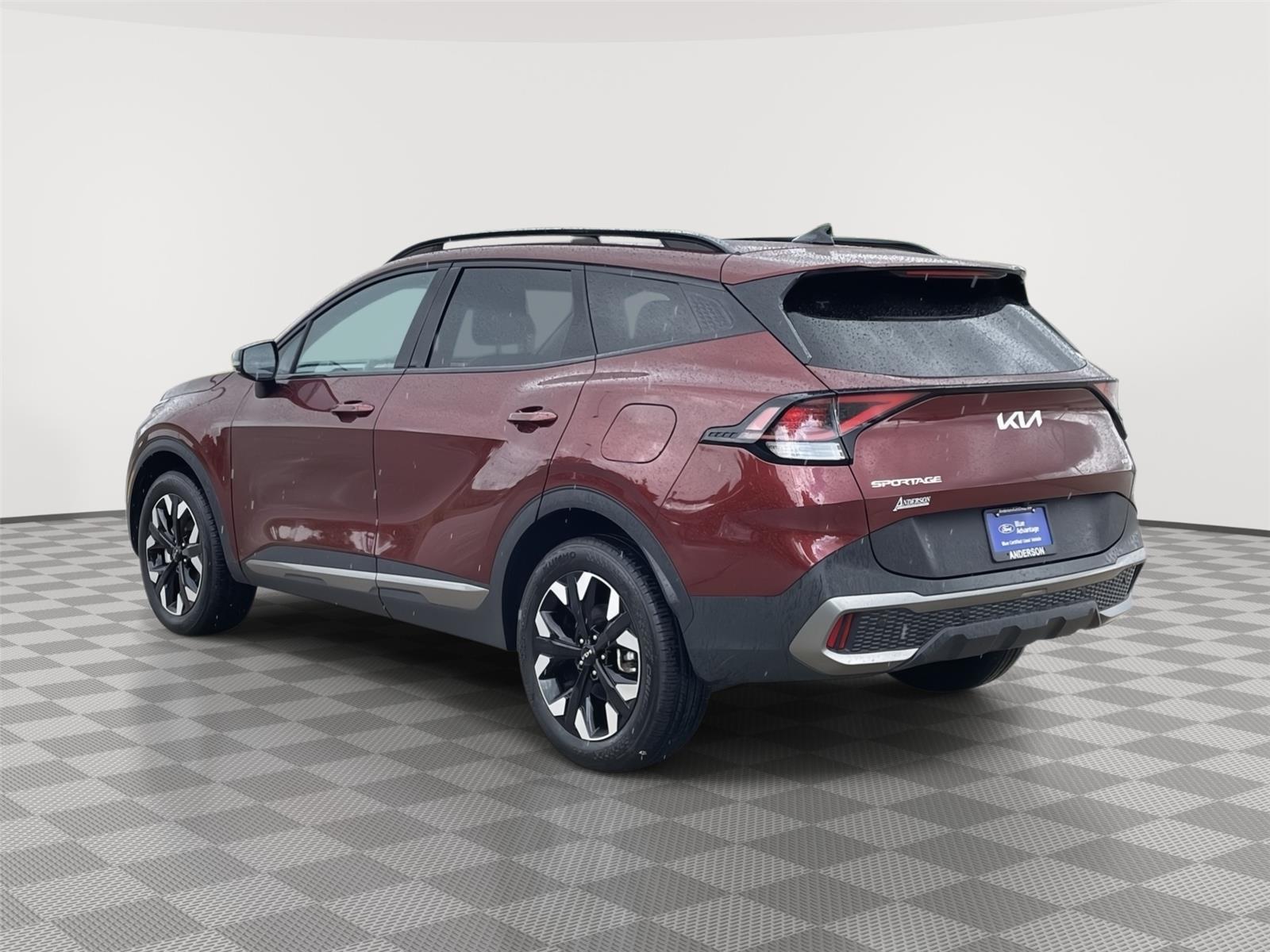 Vehicle photo 9