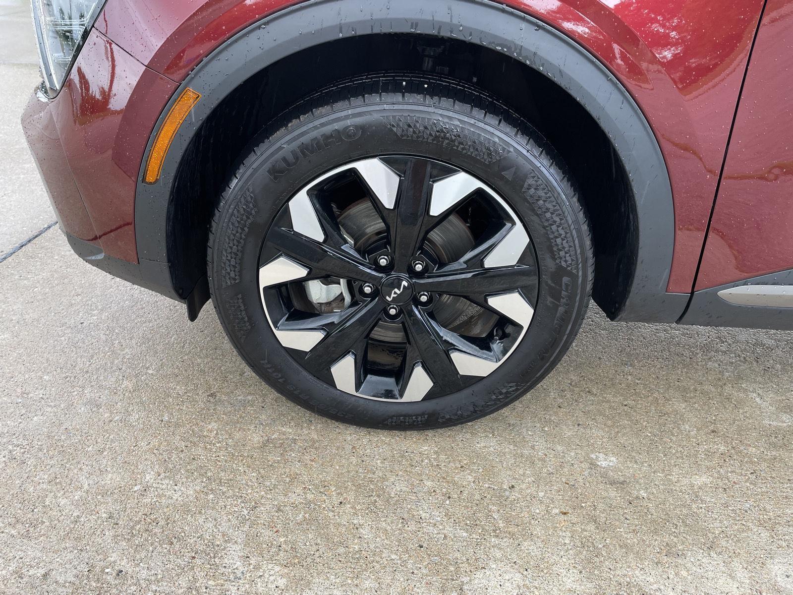 Vehicle photo 10