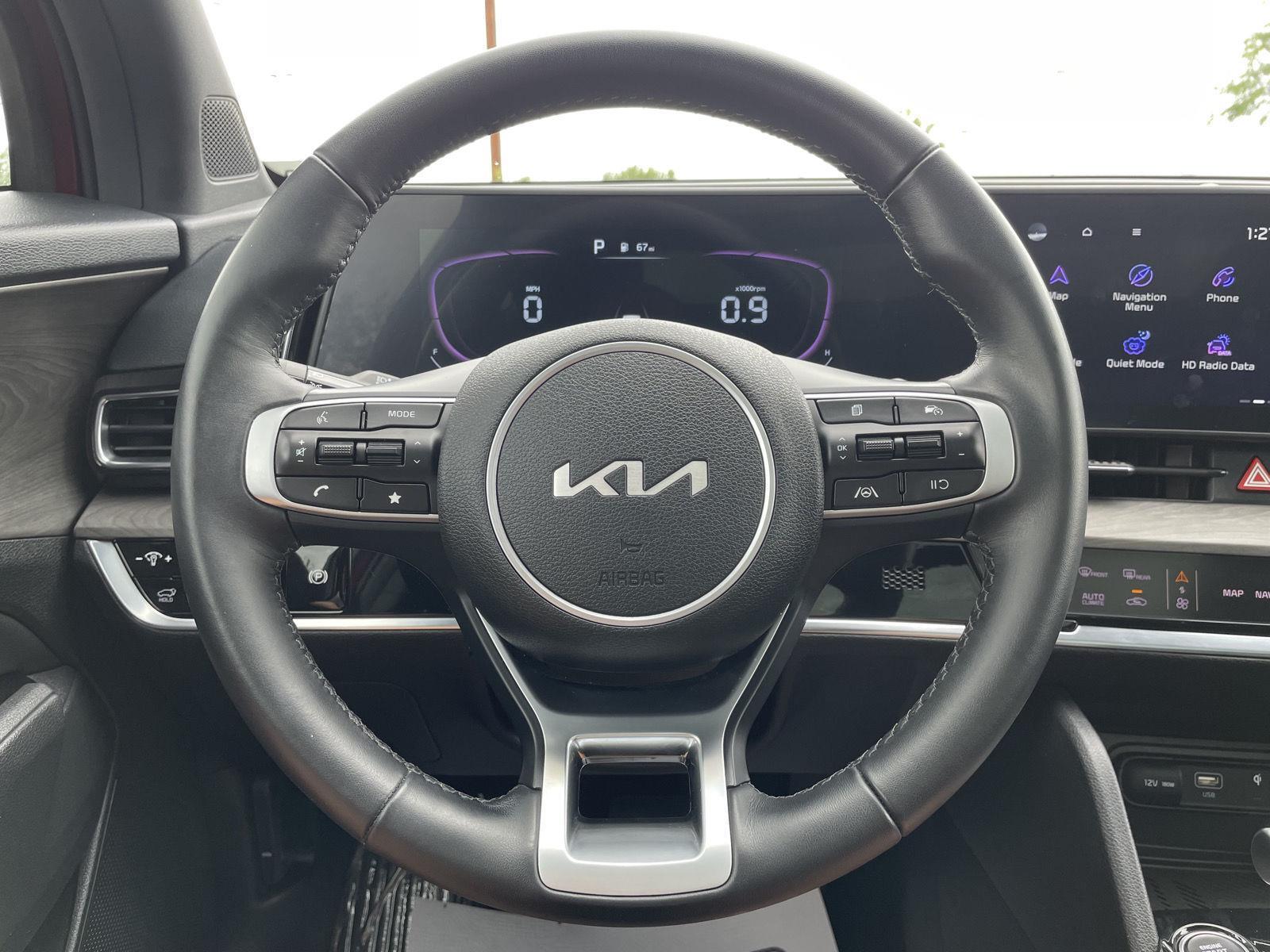 Vehicle photo 12