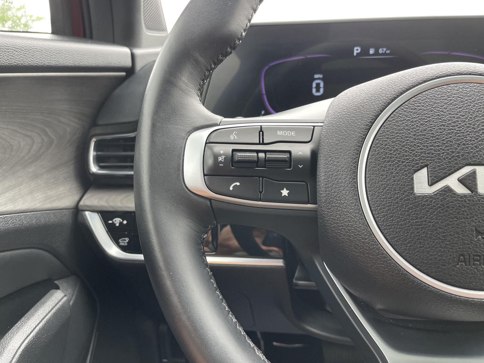 Vehicle photo 13