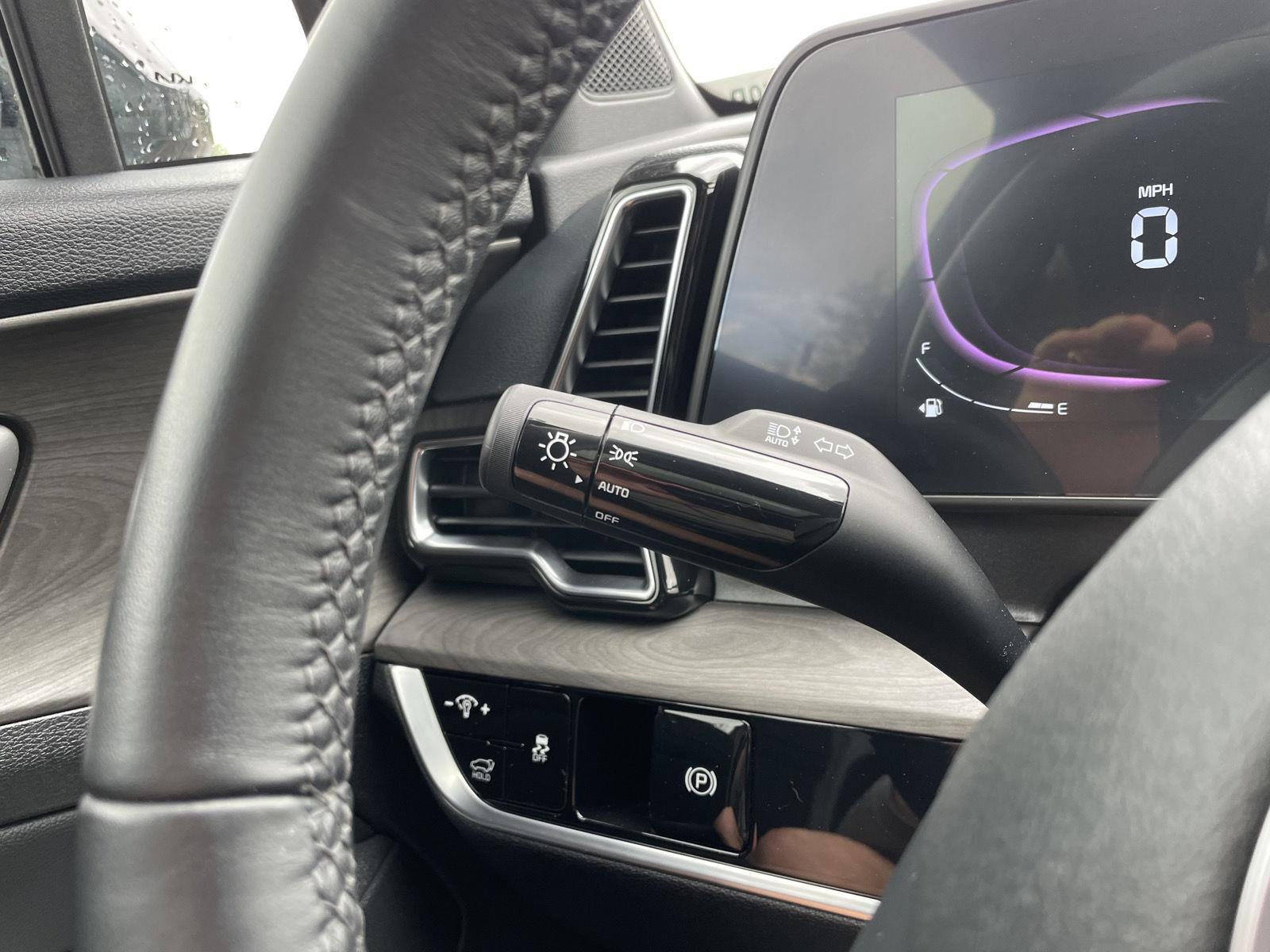 Vehicle photo 16