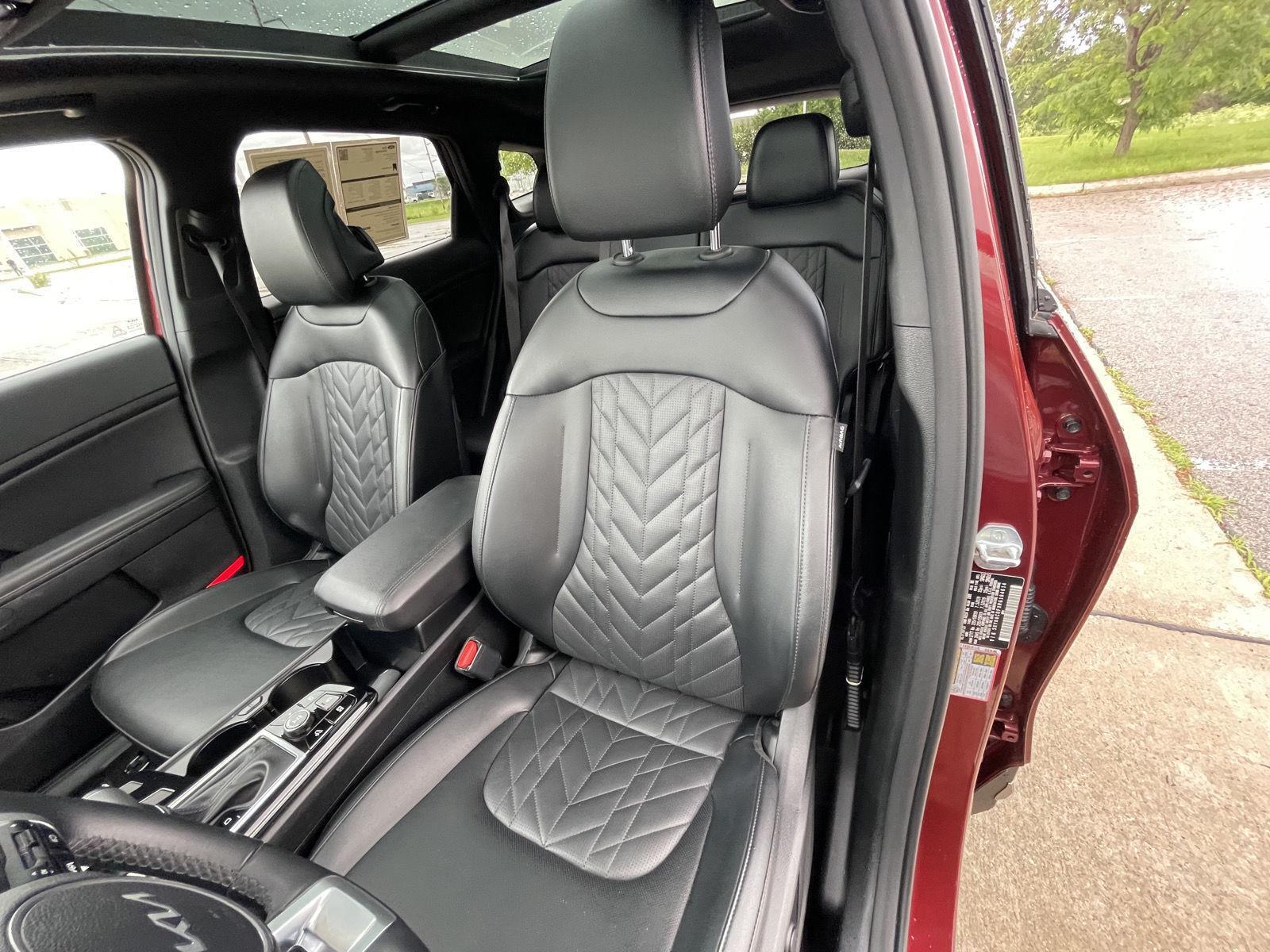 Vehicle photo 18