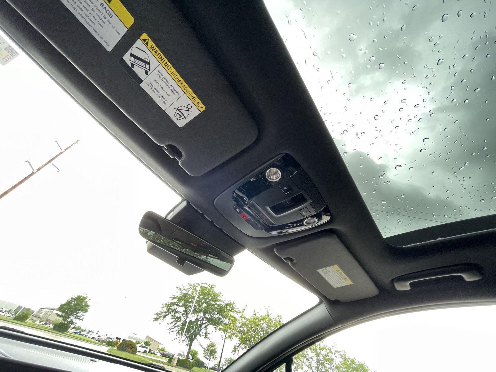 Vehicle photo 21