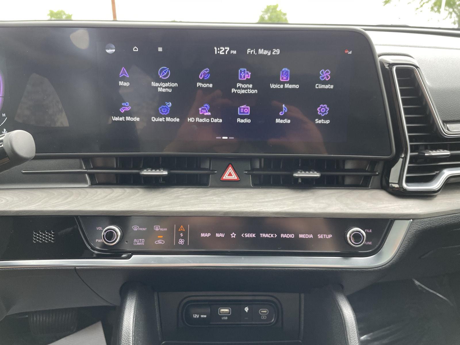 Vehicle photo 23