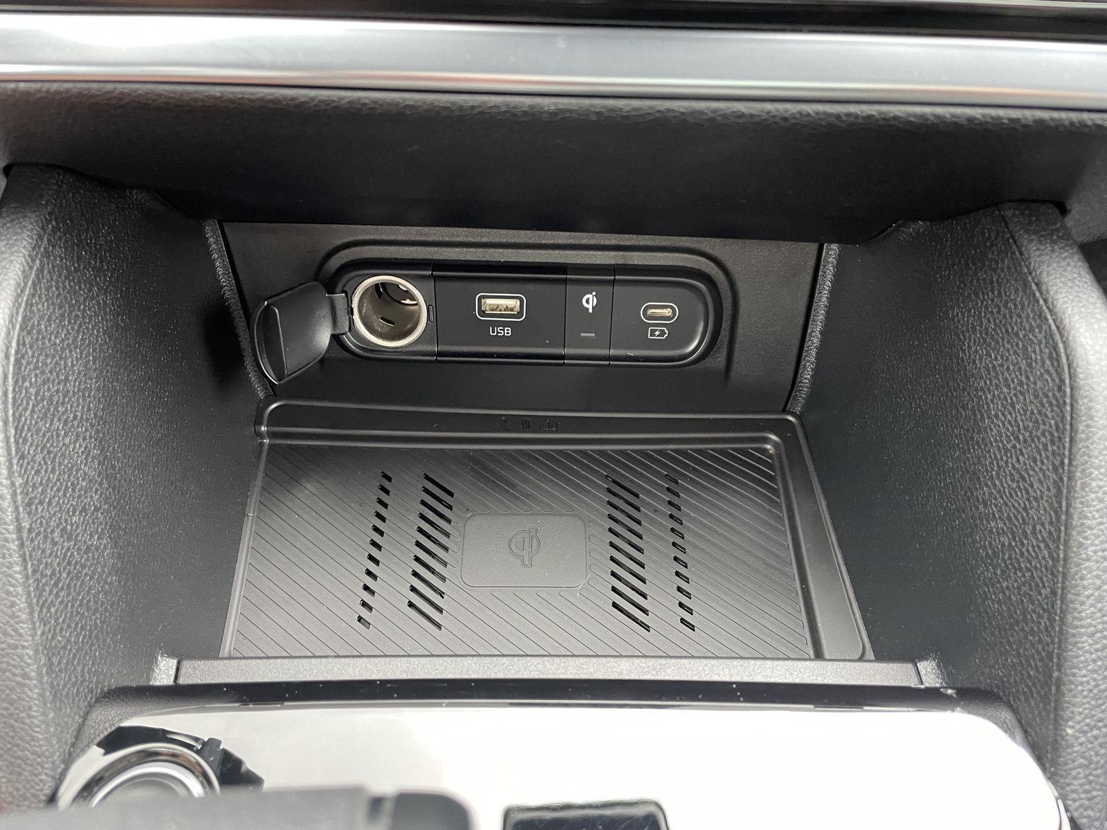 Vehicle photo 29