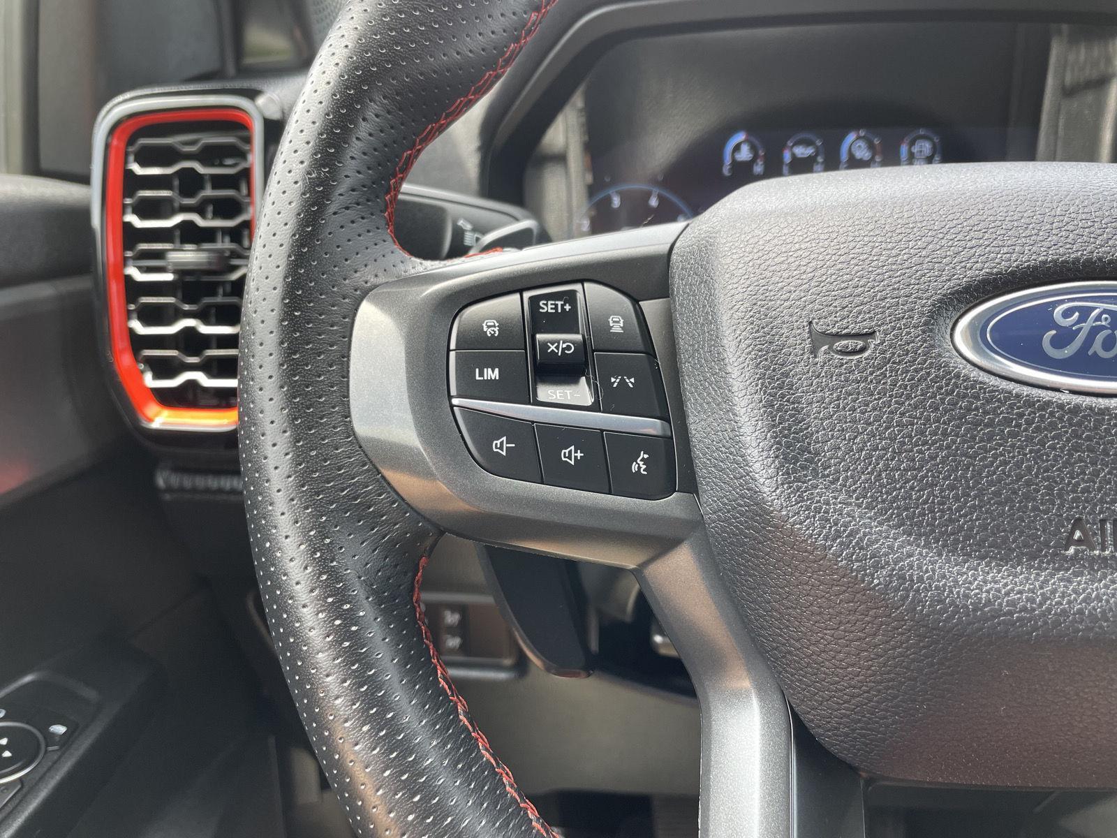 Vehicle photo 13