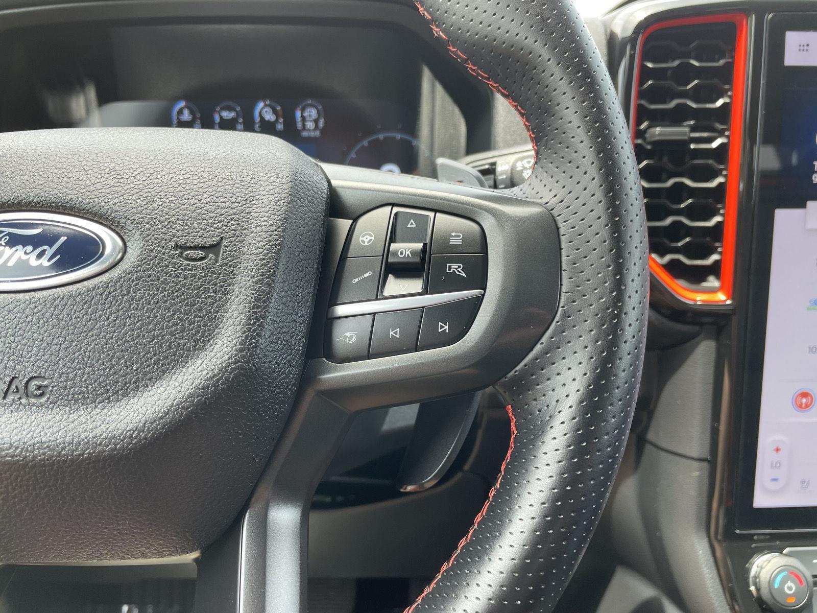 Vehicle photo 14