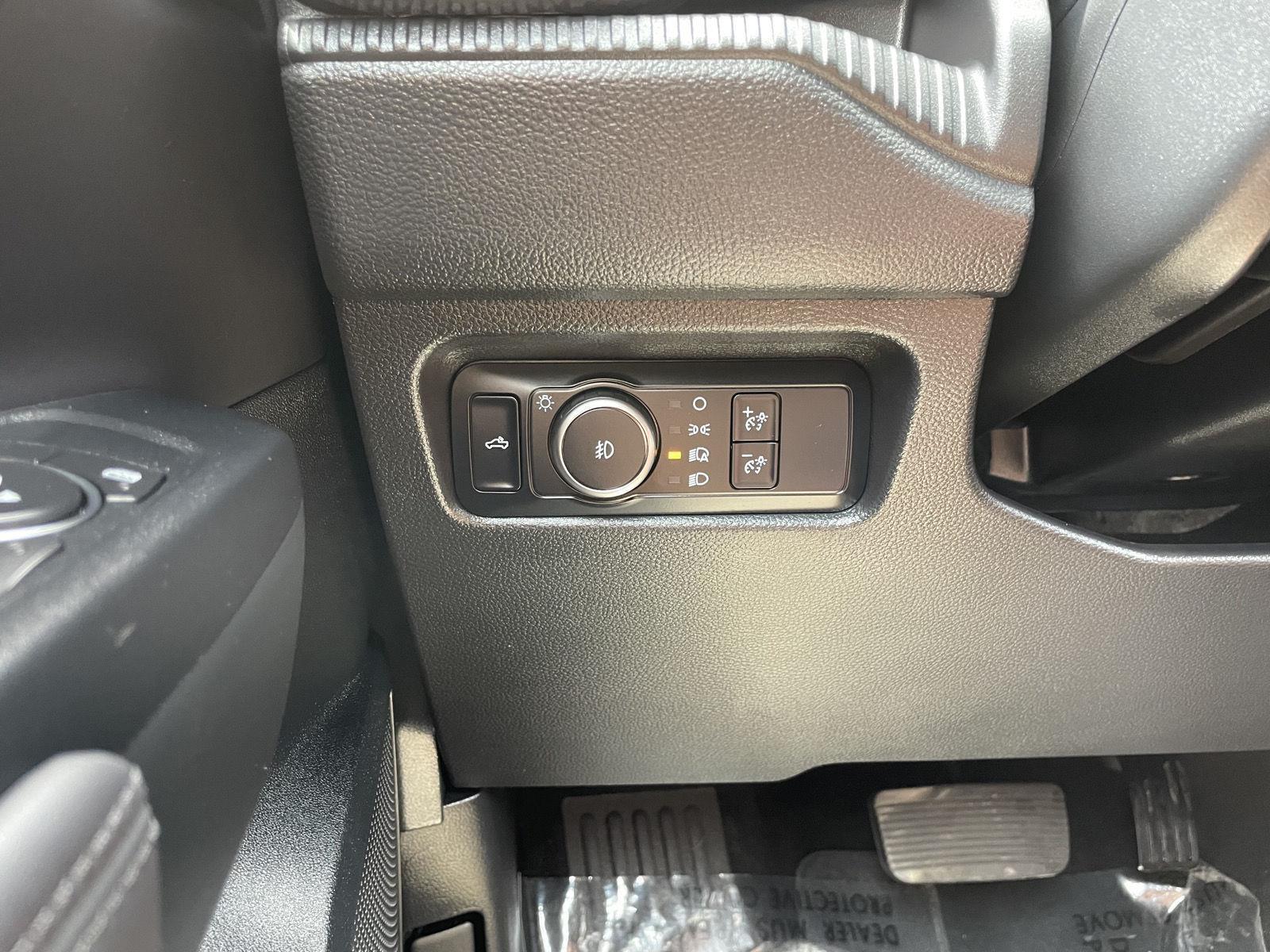 Vehicle photo 16