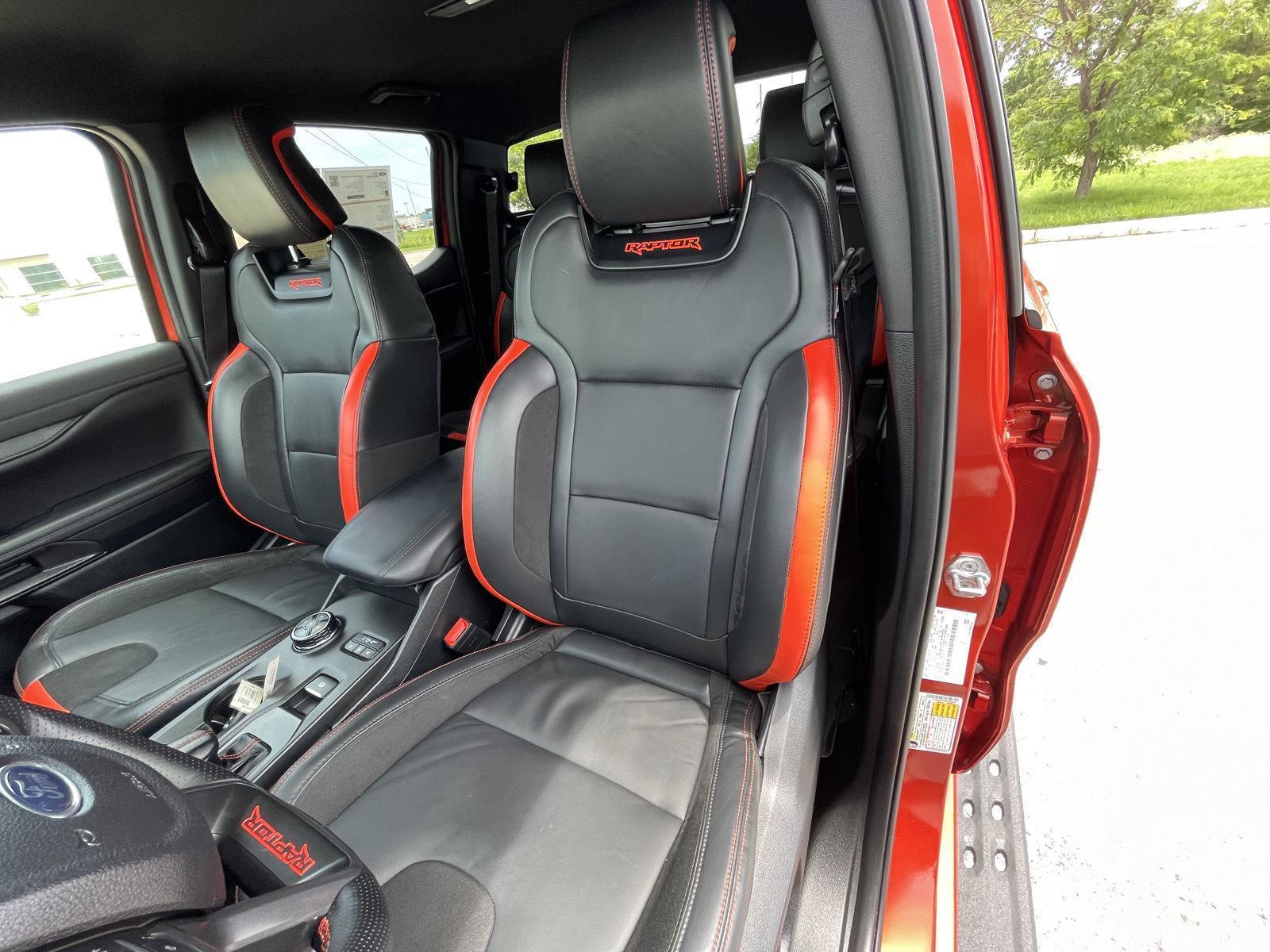 Vehicle photo 18