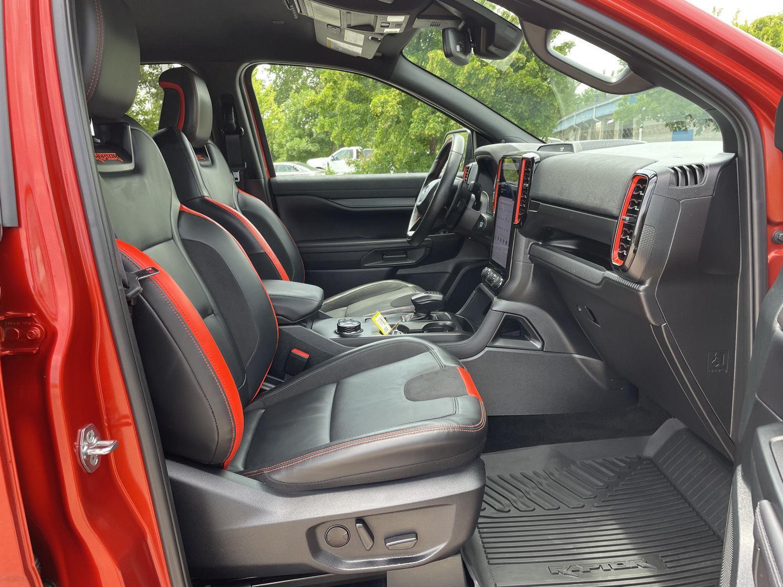 Vehicle photo 19