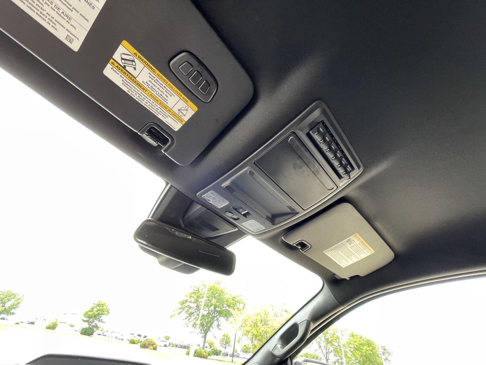 Vehicle photo 21