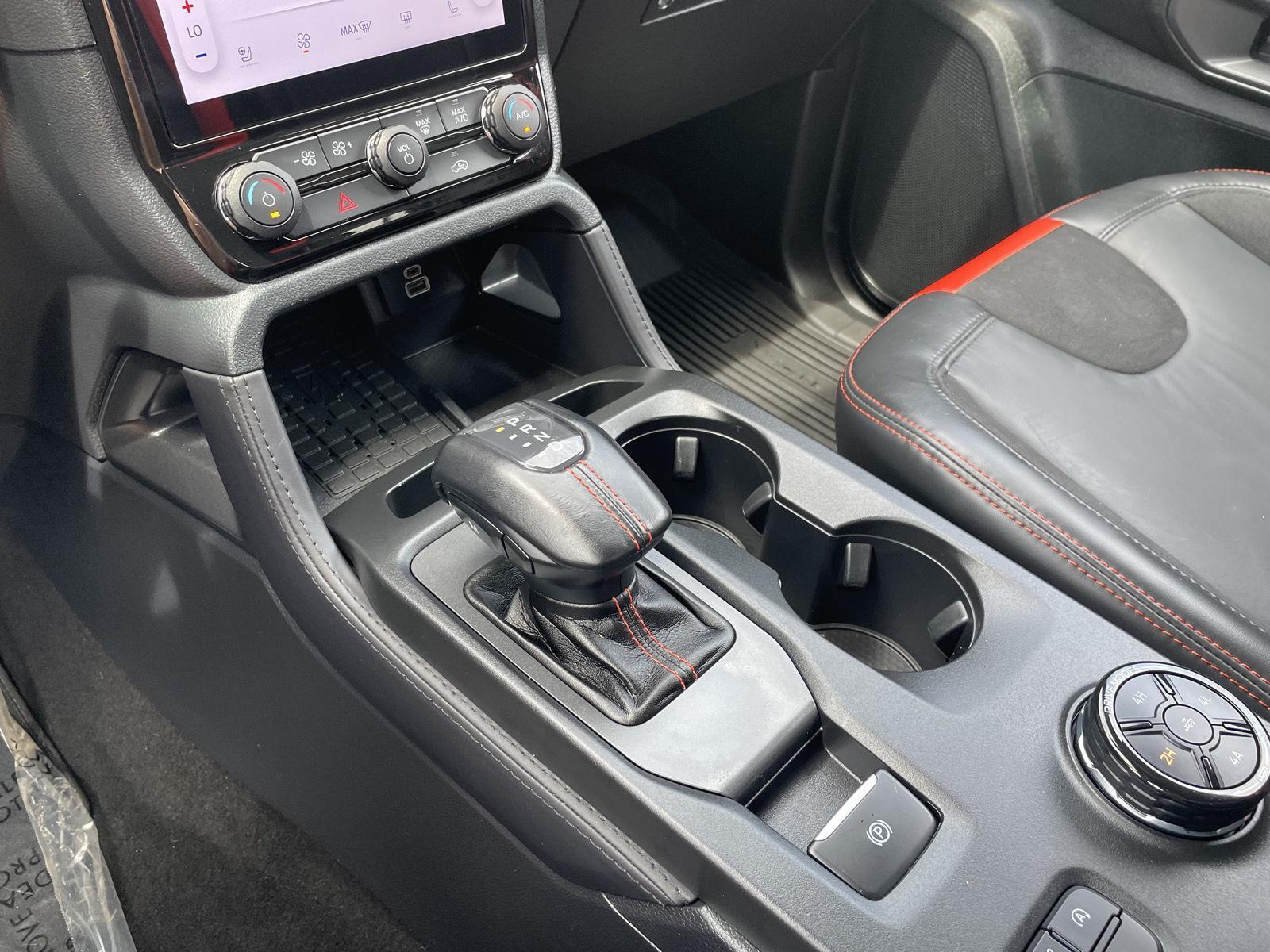 Vehicle photo 31