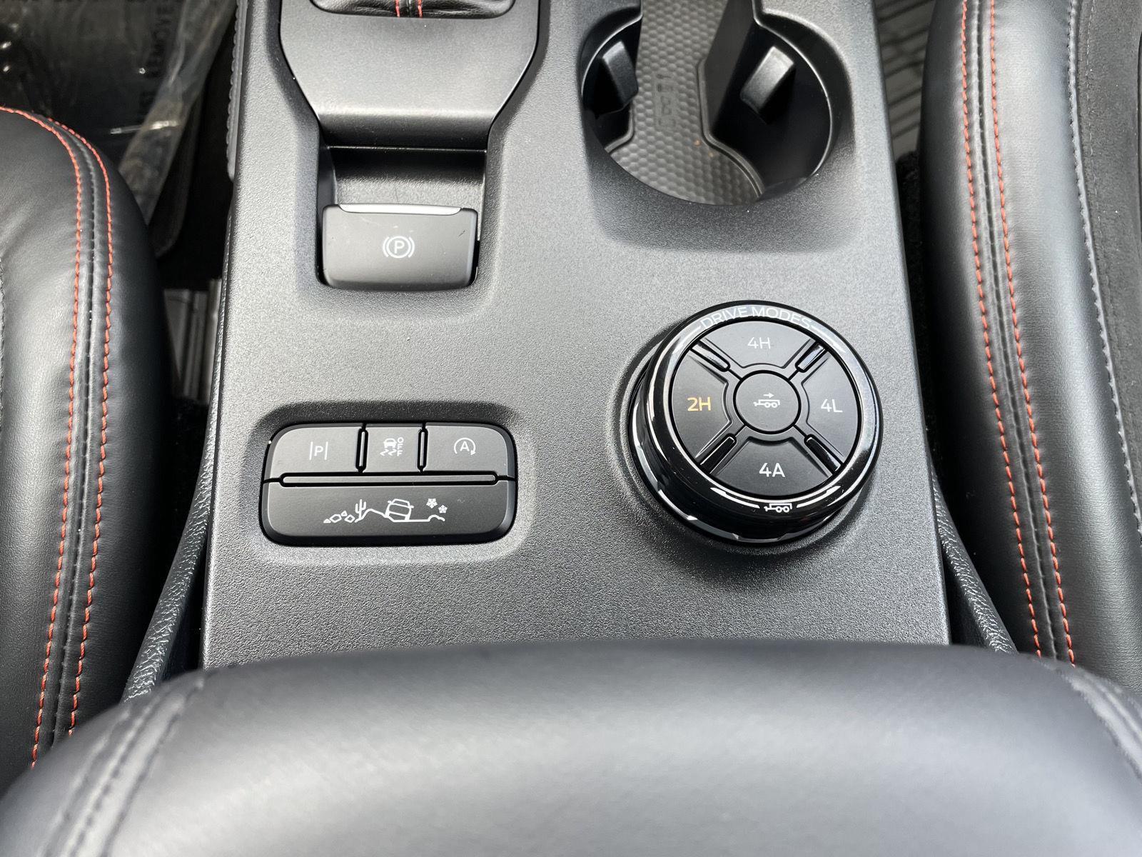 Vehicle photo 32