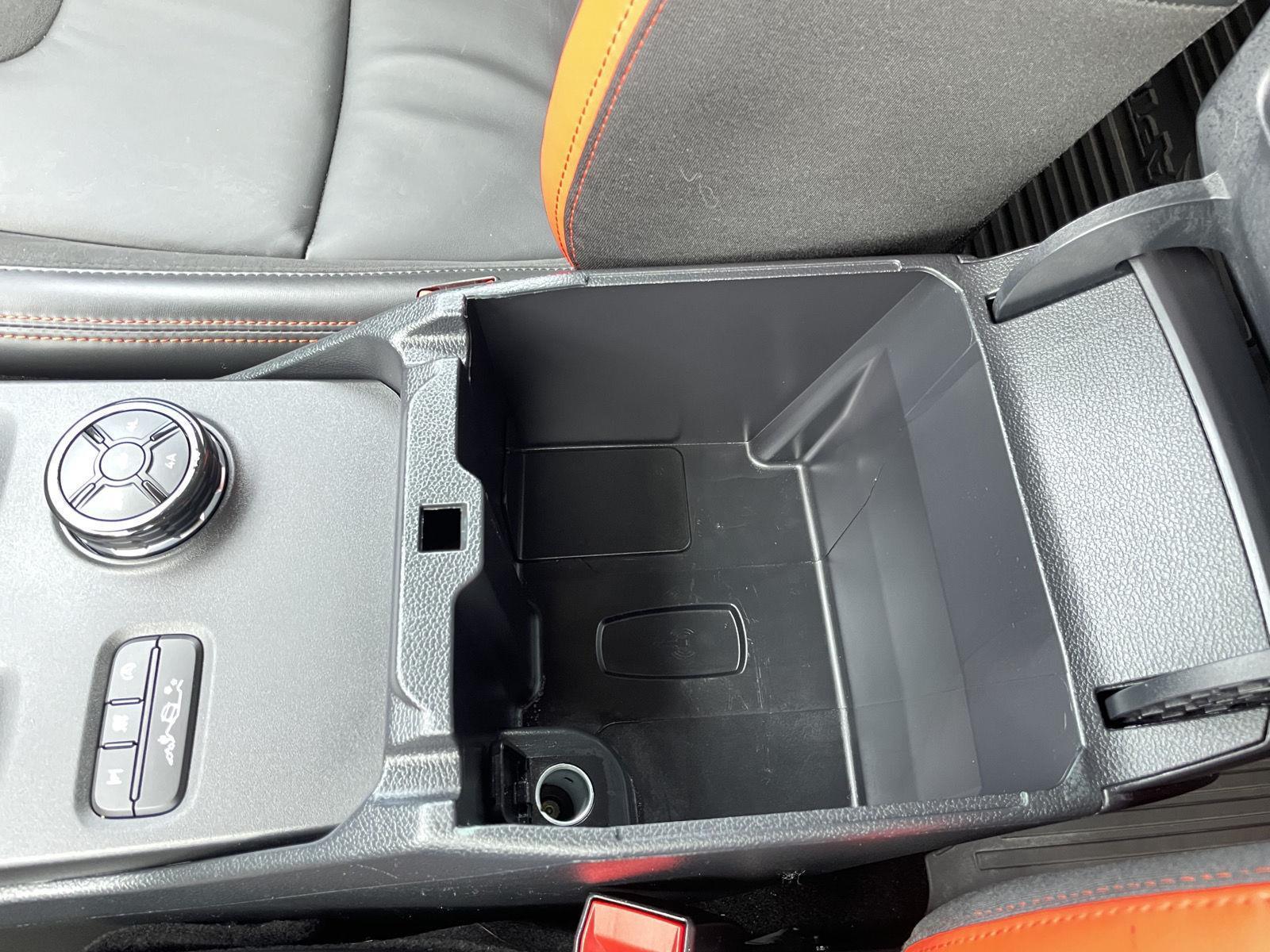 Vehicle photo 33