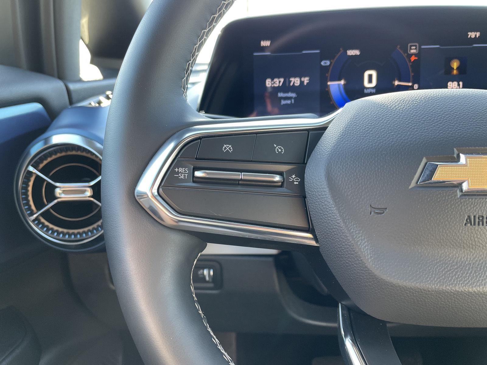 Vehicle photo 13