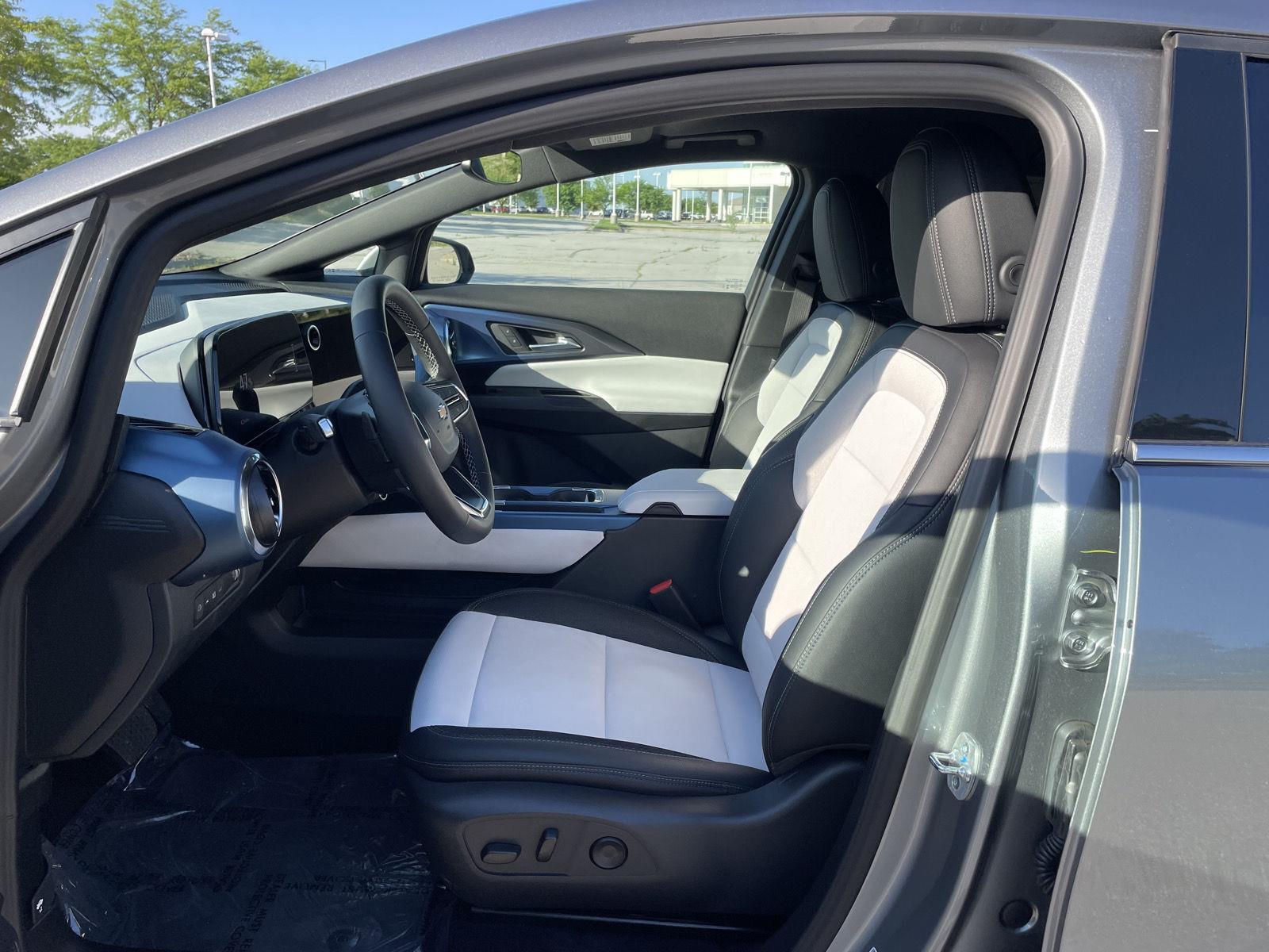 Vehicle photo 16