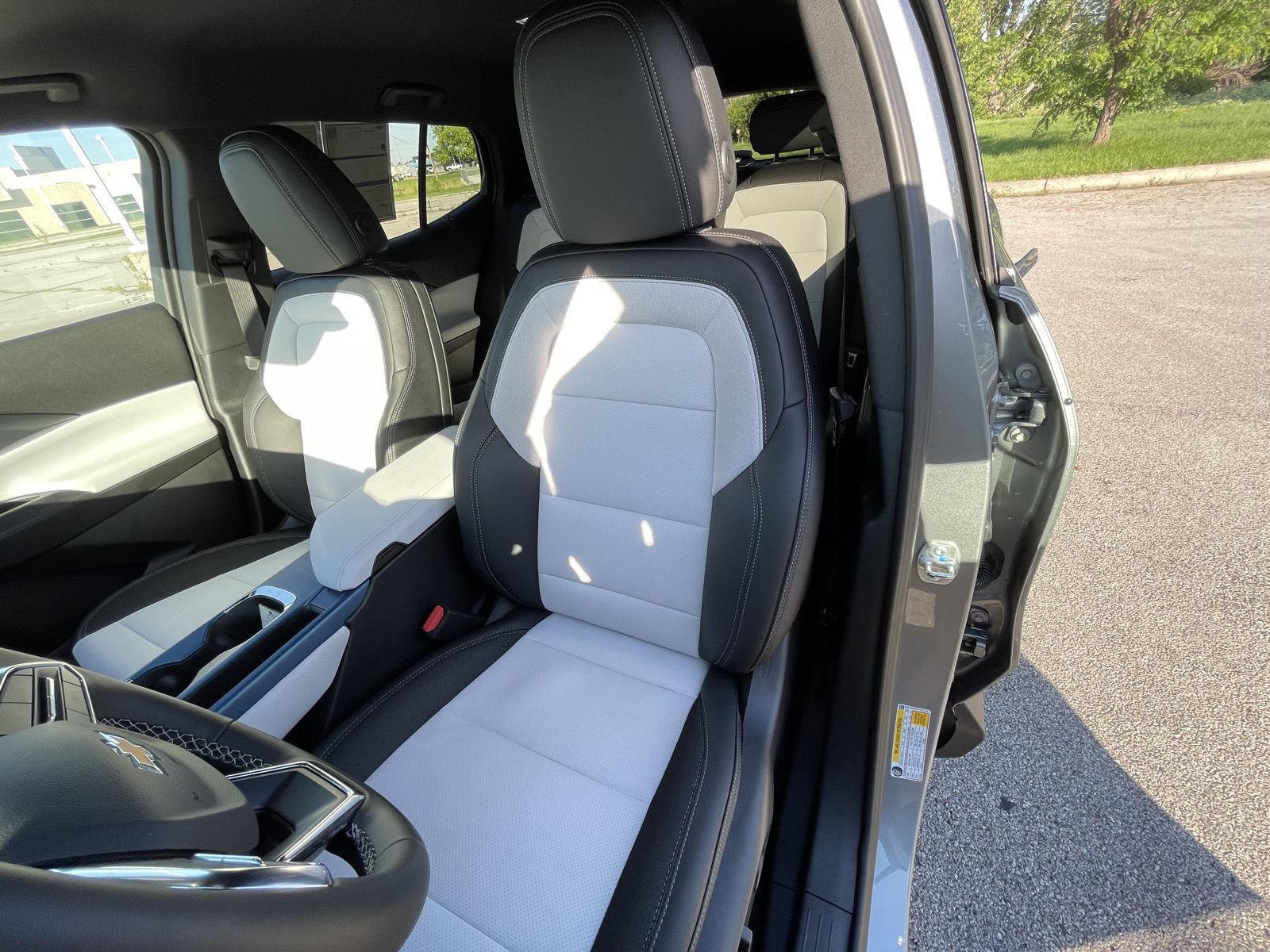 Vehicle photo 17